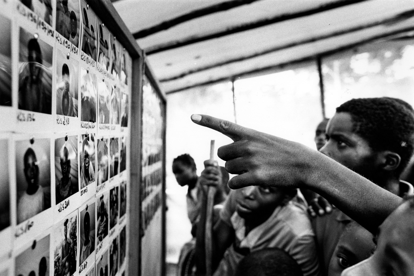 An Unaccompanied-Child tracing program uses polaroid pictures. Biaro, D.R.Congo, 1997