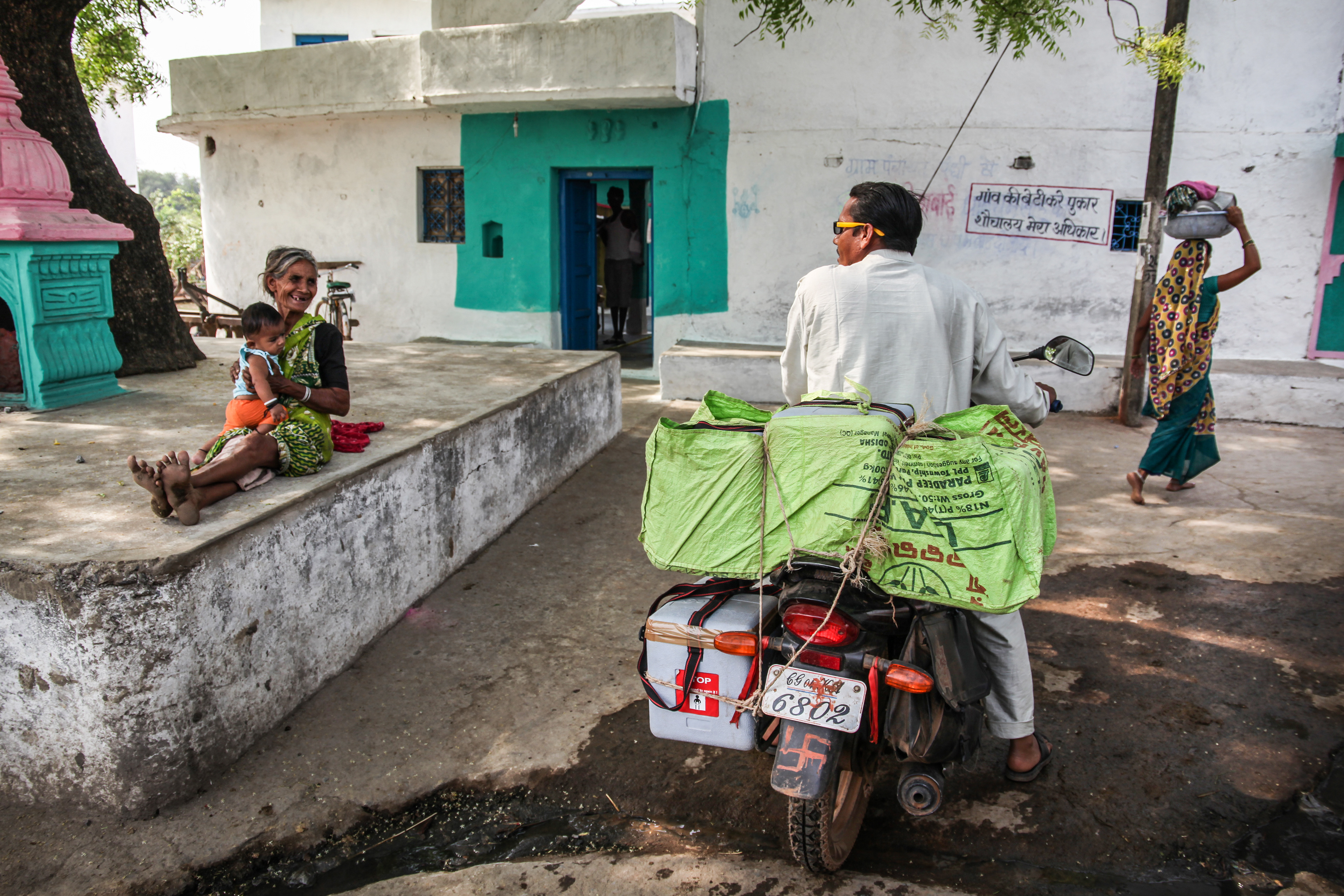 Sanat Sahoo delivers vaccines in cold-chain coolers to a health center in a village in the Raipur area. India, 2015. 