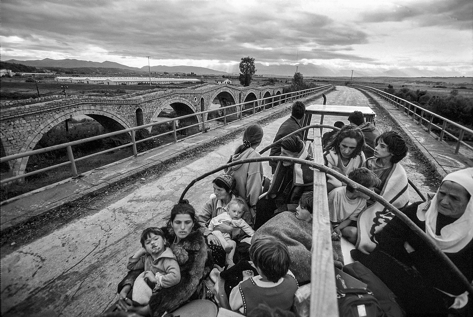 Displaced Kosovars returning after the war, Kosovo, 1999
