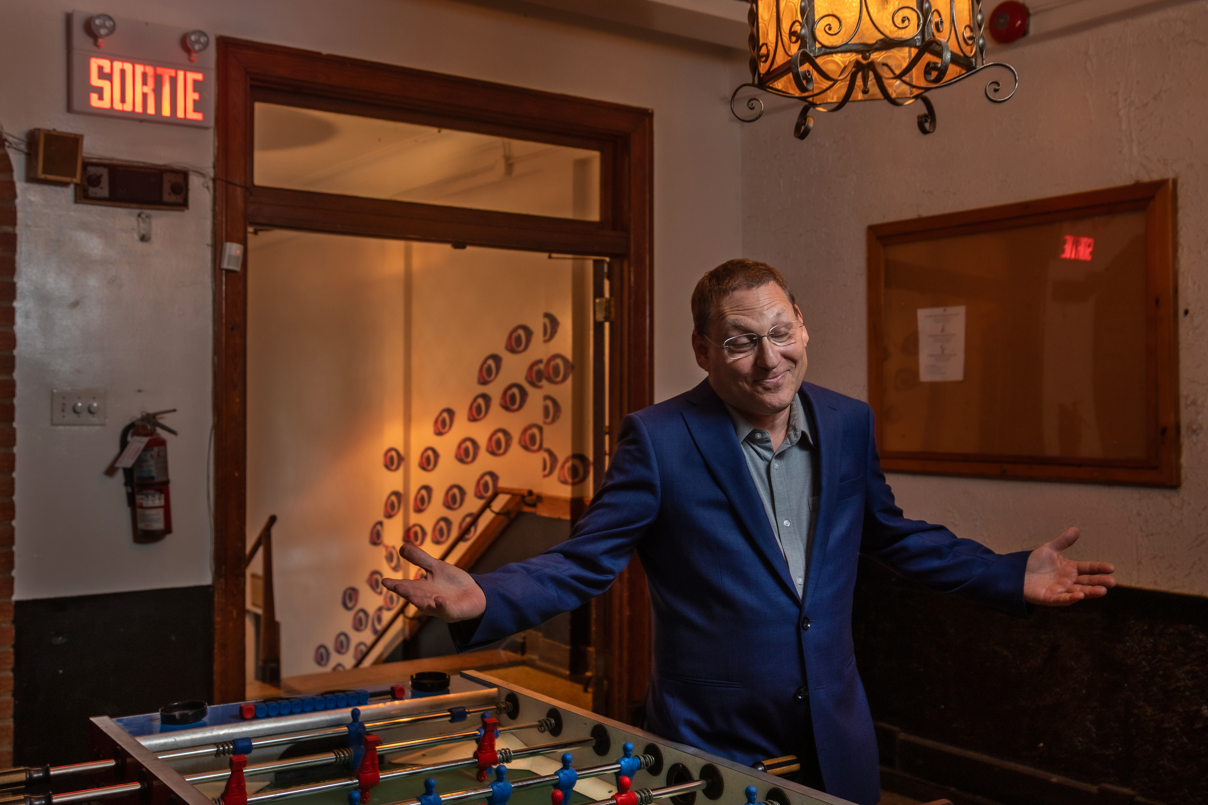 NDP leader Avi Lewis in what was once a Jewish workers centre in  Montreal- 2026