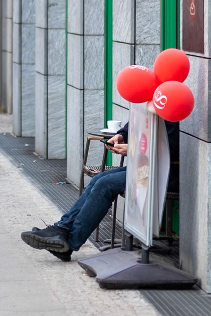 Mr. balloon head, Berlin, March 2025