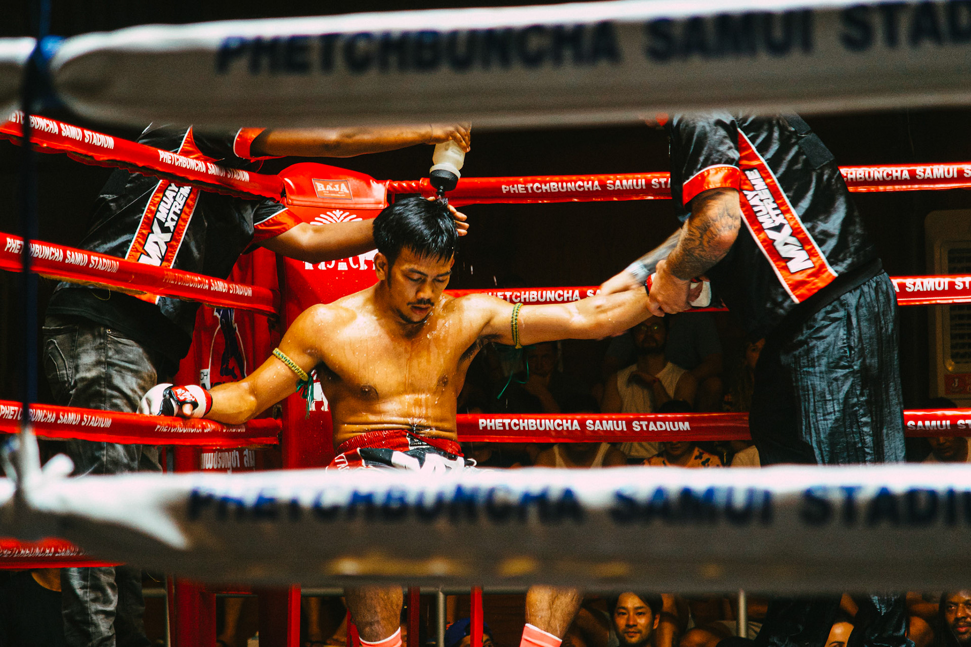 A fighter between rounds – Rajadamnern Muay Thai Stadium, Bangkok, Thailand