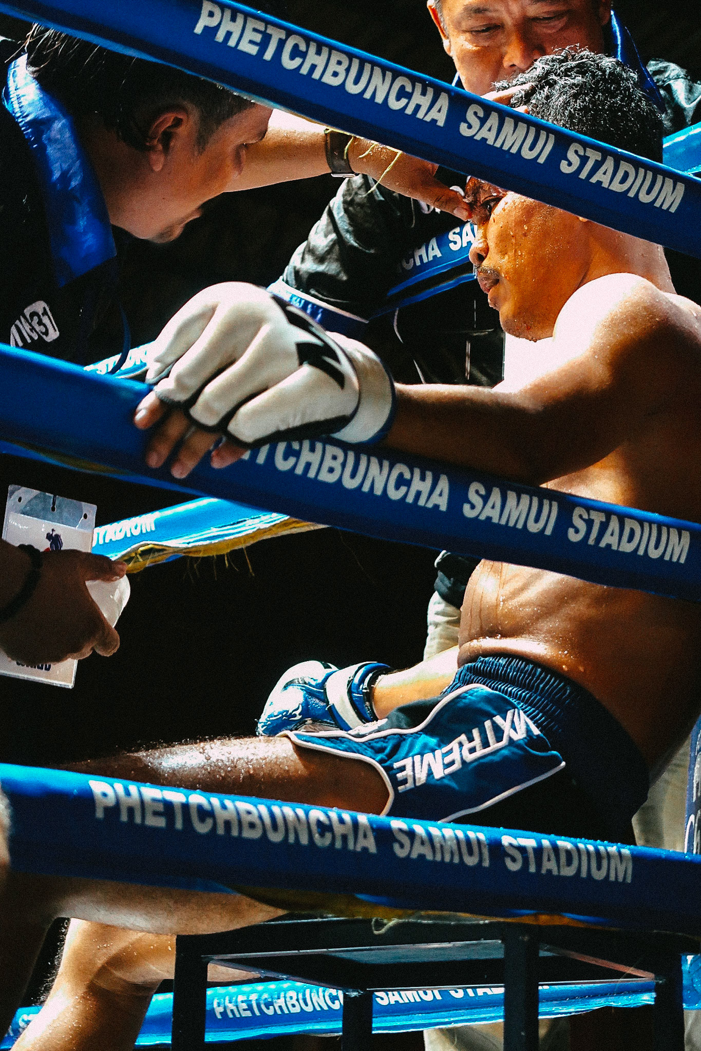 A fighter between rounds – Samui International Muay Thai Stadium, Koh Samui, Thailand