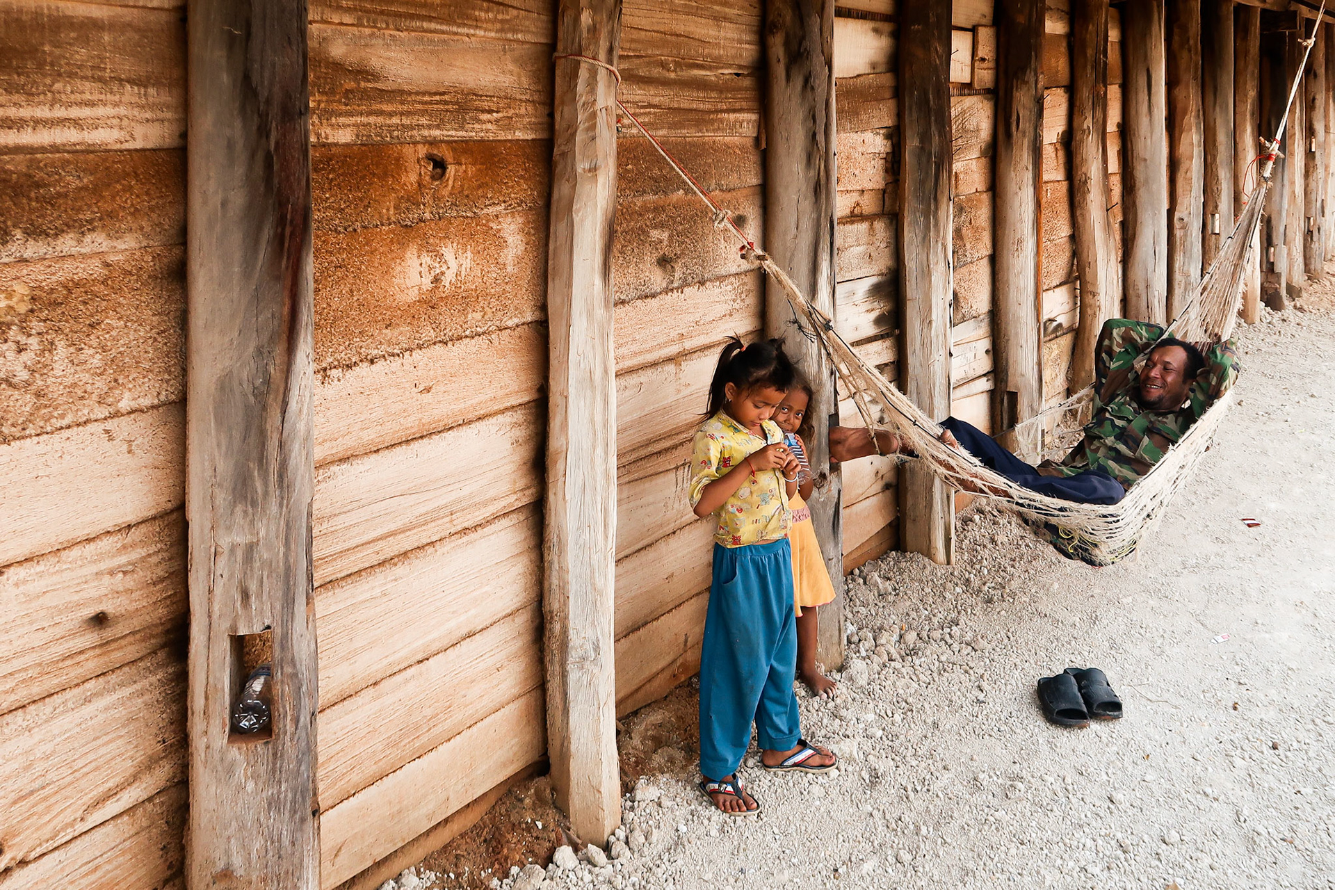 Two sisters and their father – Kampot, Cambodia