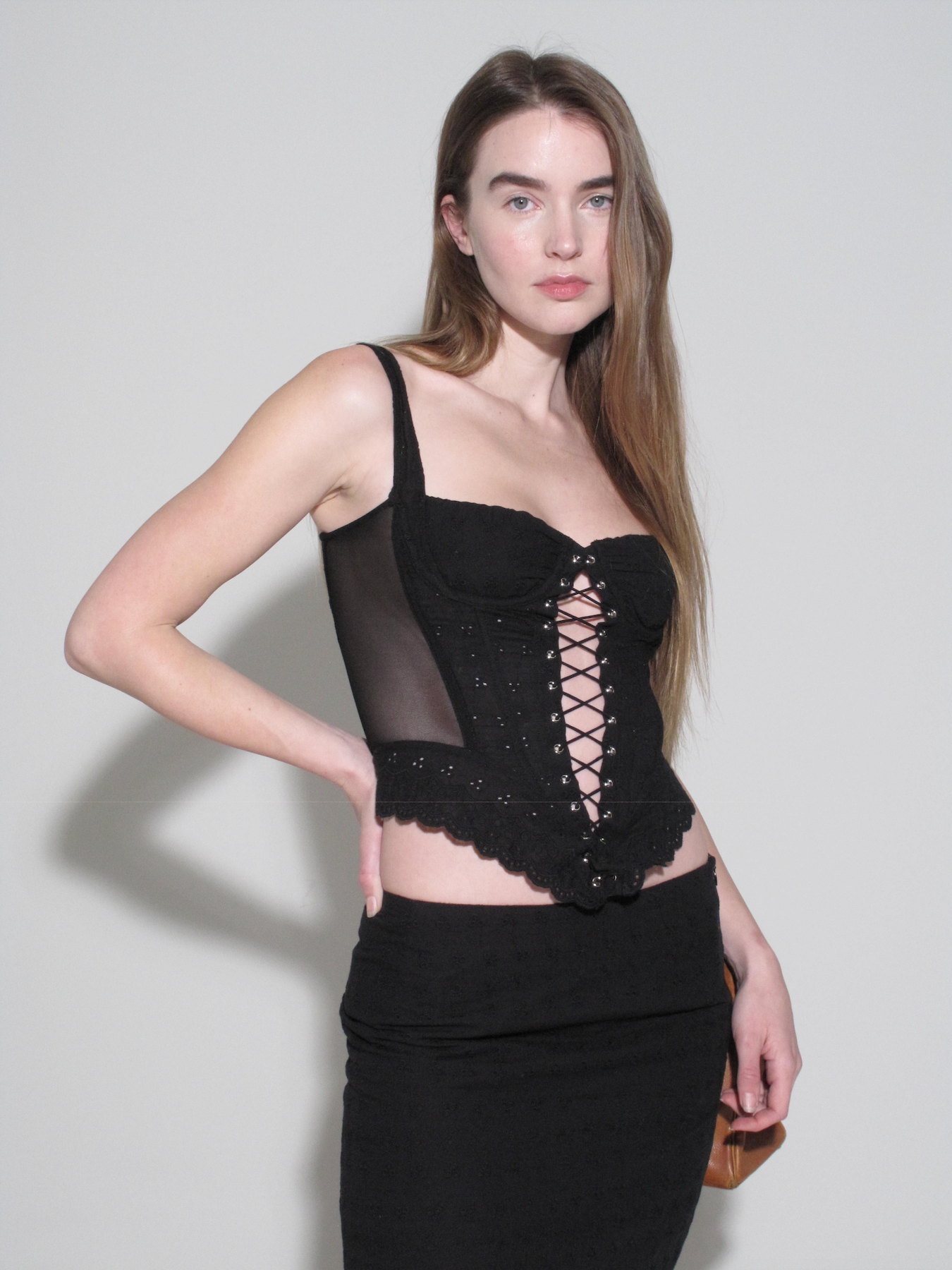 MIAOU - color correction, hair and skin clean up