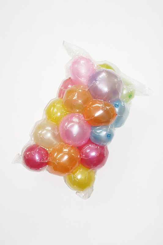MAK Ying Tung, My Gas In Vacuum, 2013, balloons, a vacuum bag, resin, dimension variables