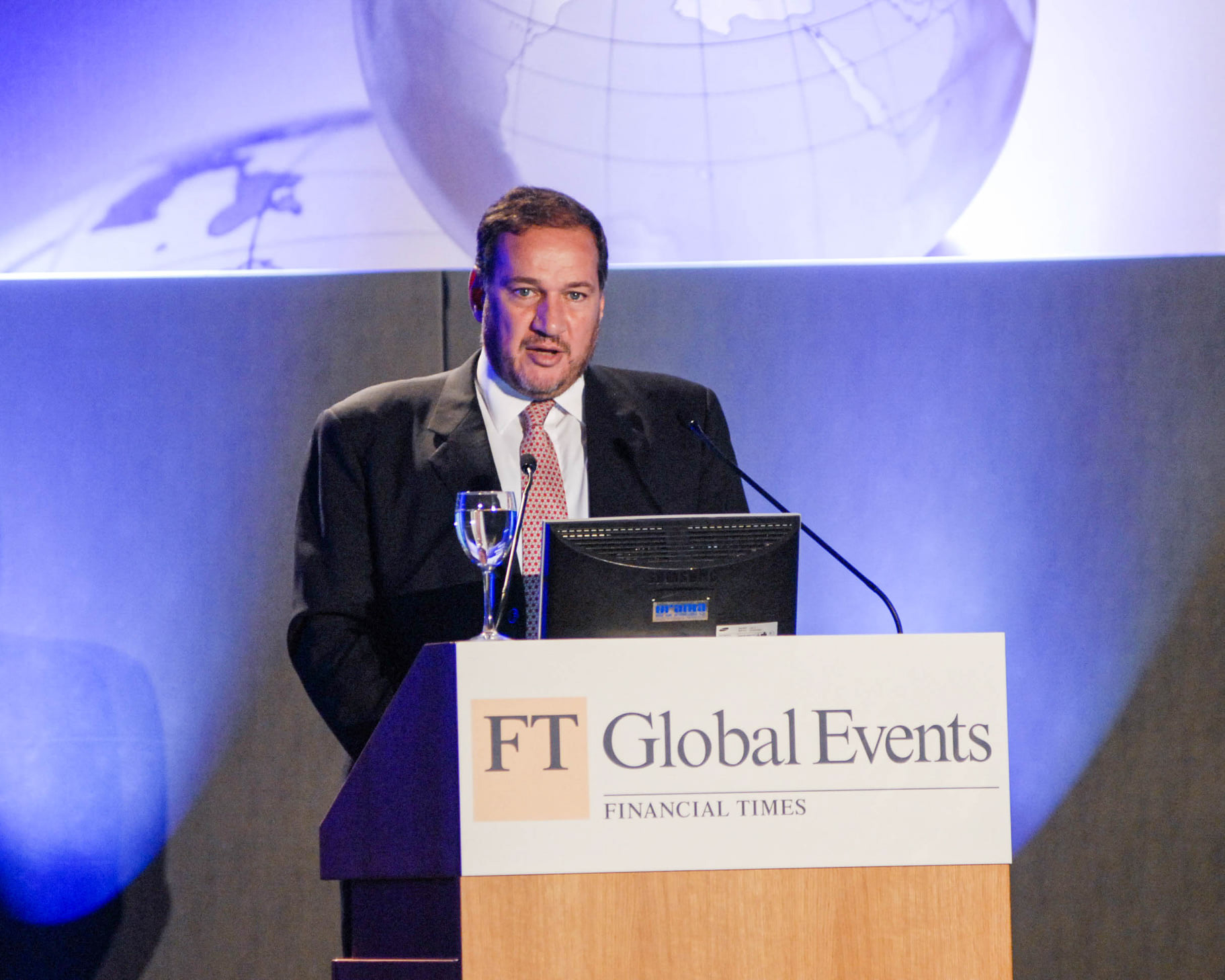 FINANCIAL TIMES BANKING ON GREECE