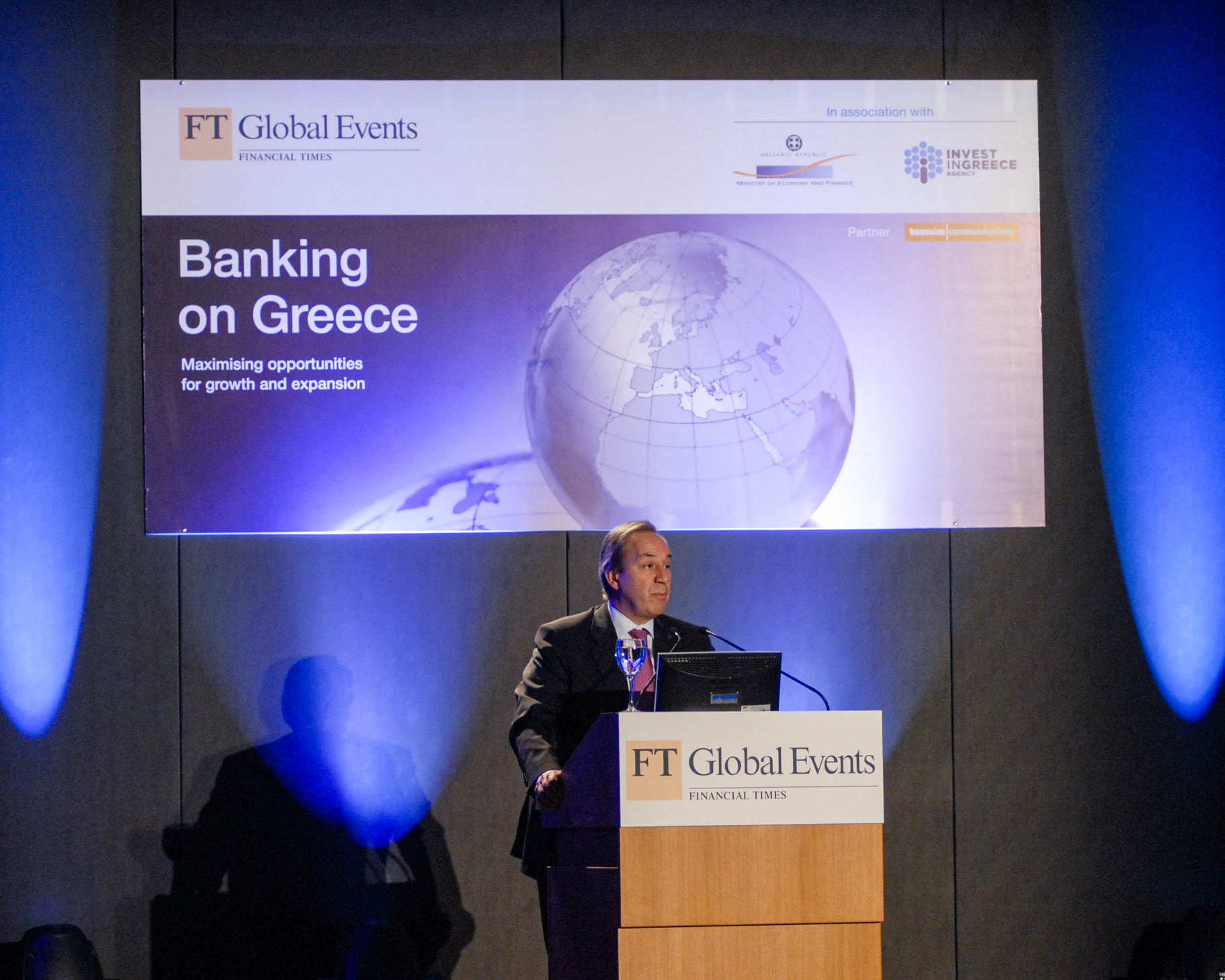 FINANCIAL TIMES BANKING ON GREECE