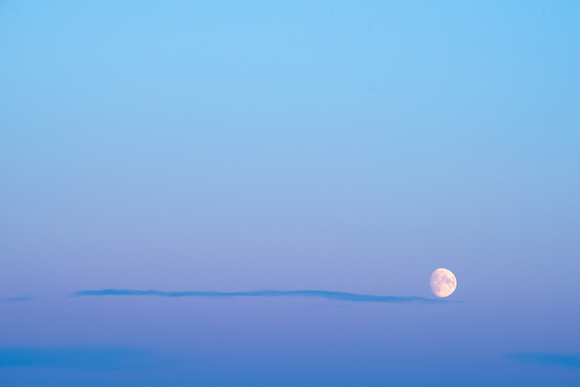 Rolling moon
