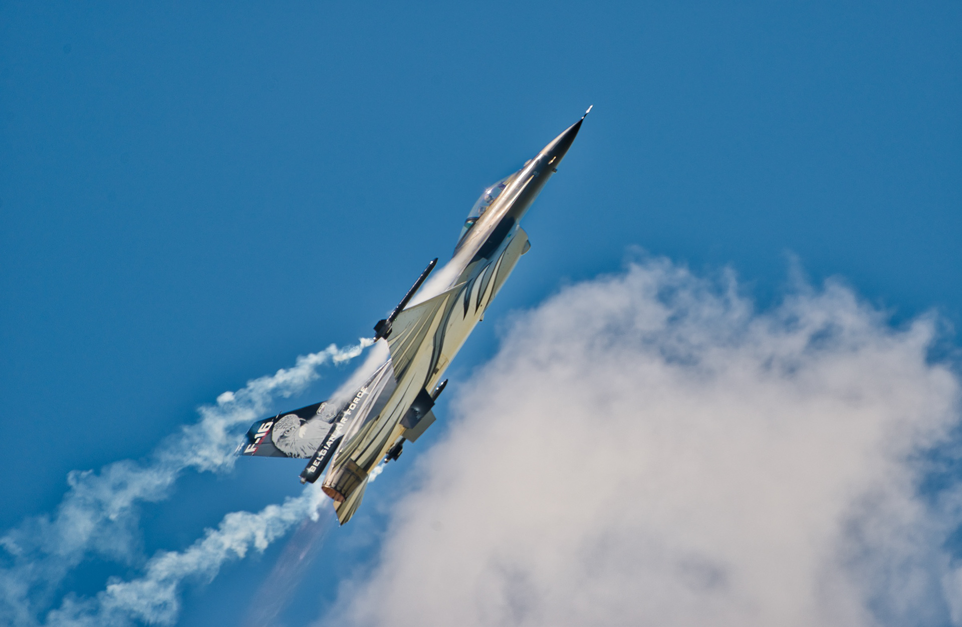 F-16