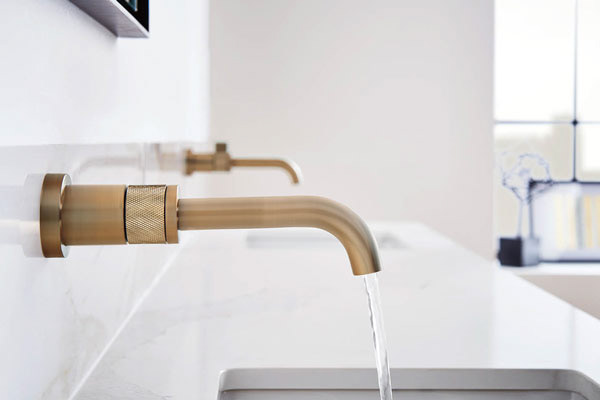 Bathroom sinks, taps & faucets