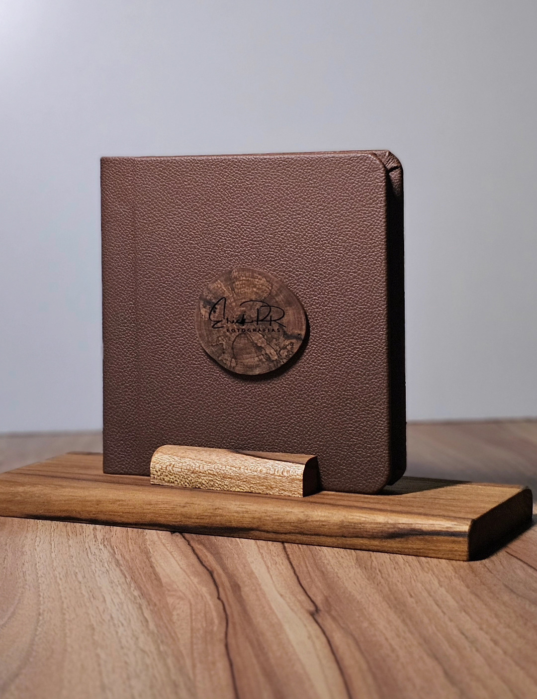 Mini Álbum  com base em madeire Teca