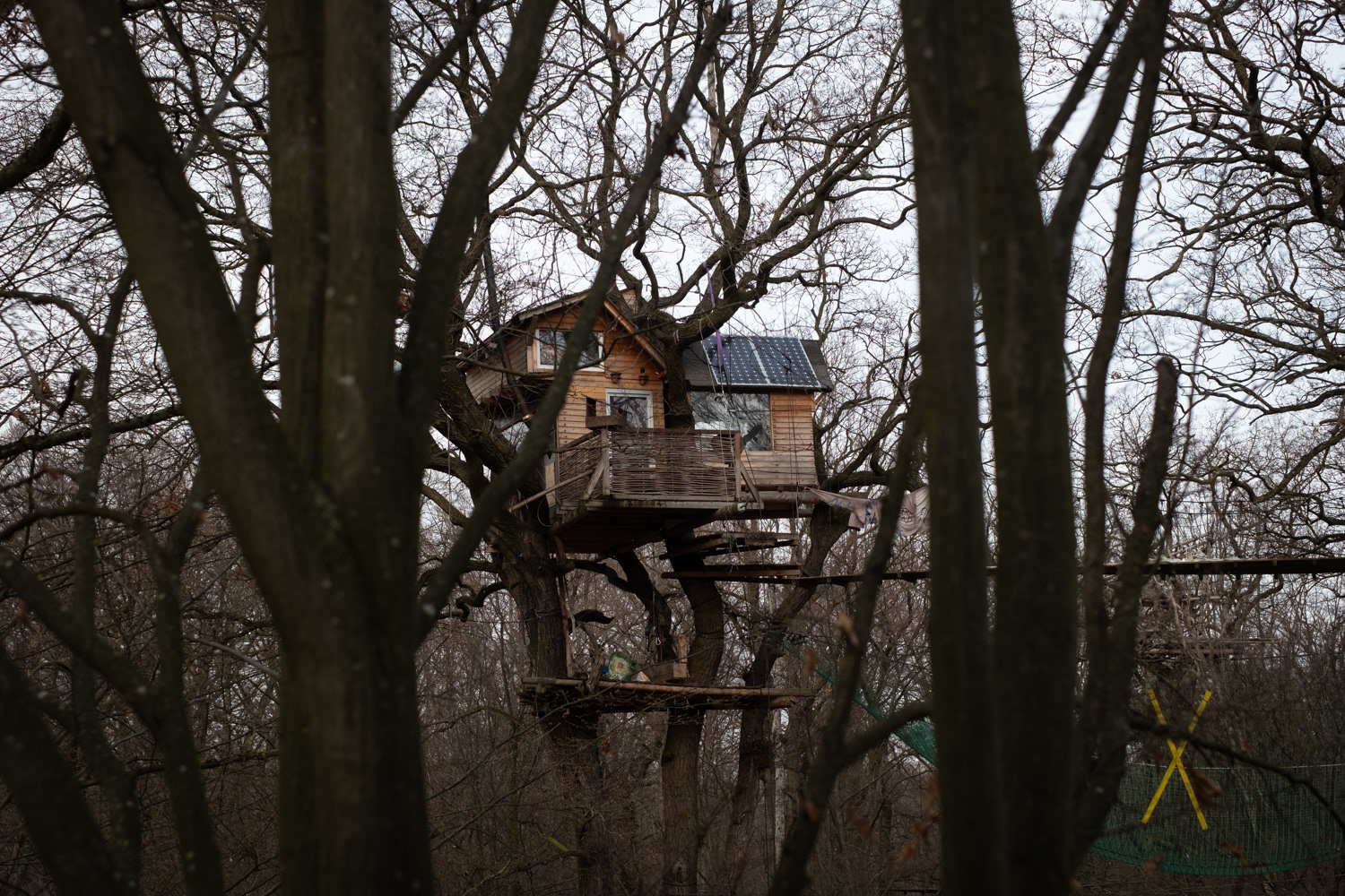 Maison perchée à 20m de hauteur dans un camp d'activiste situé en bordure de la mine de Hambach.