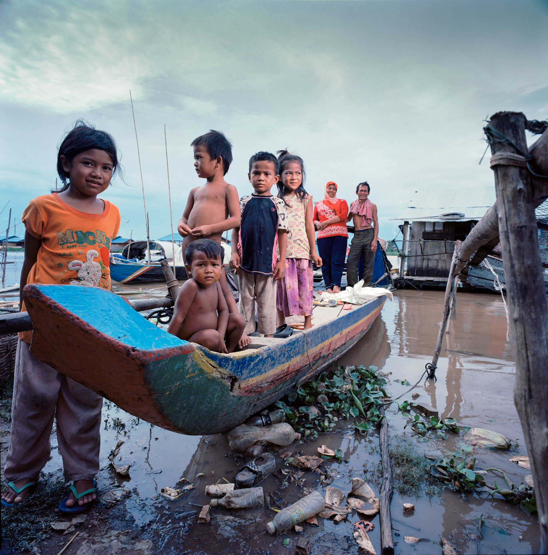 Fisherman's family, Phnom Penh 2015 ©Tuomo Manninen