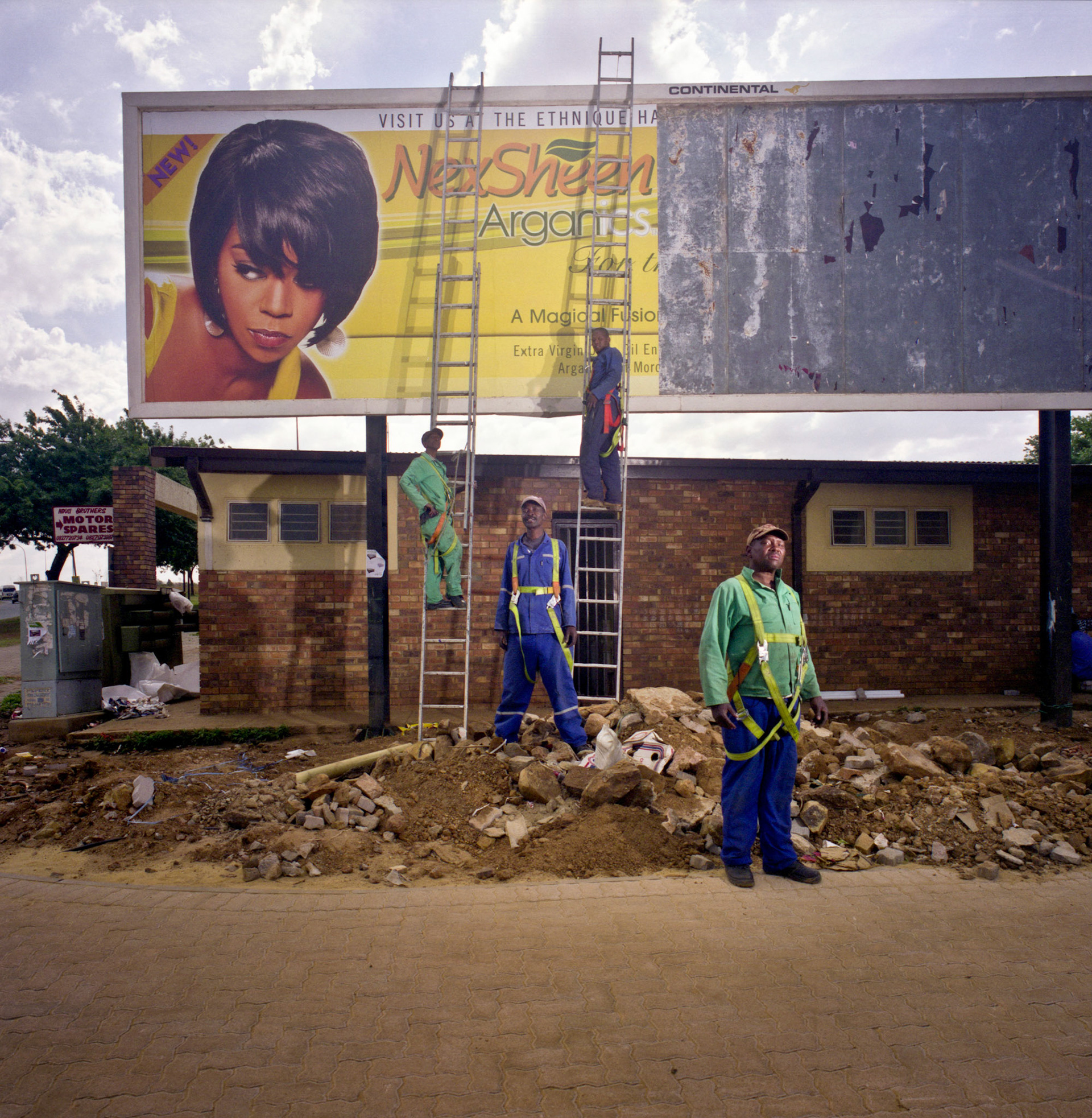 Billboard Maintenance Crew, Jabulani, Soweto 2011