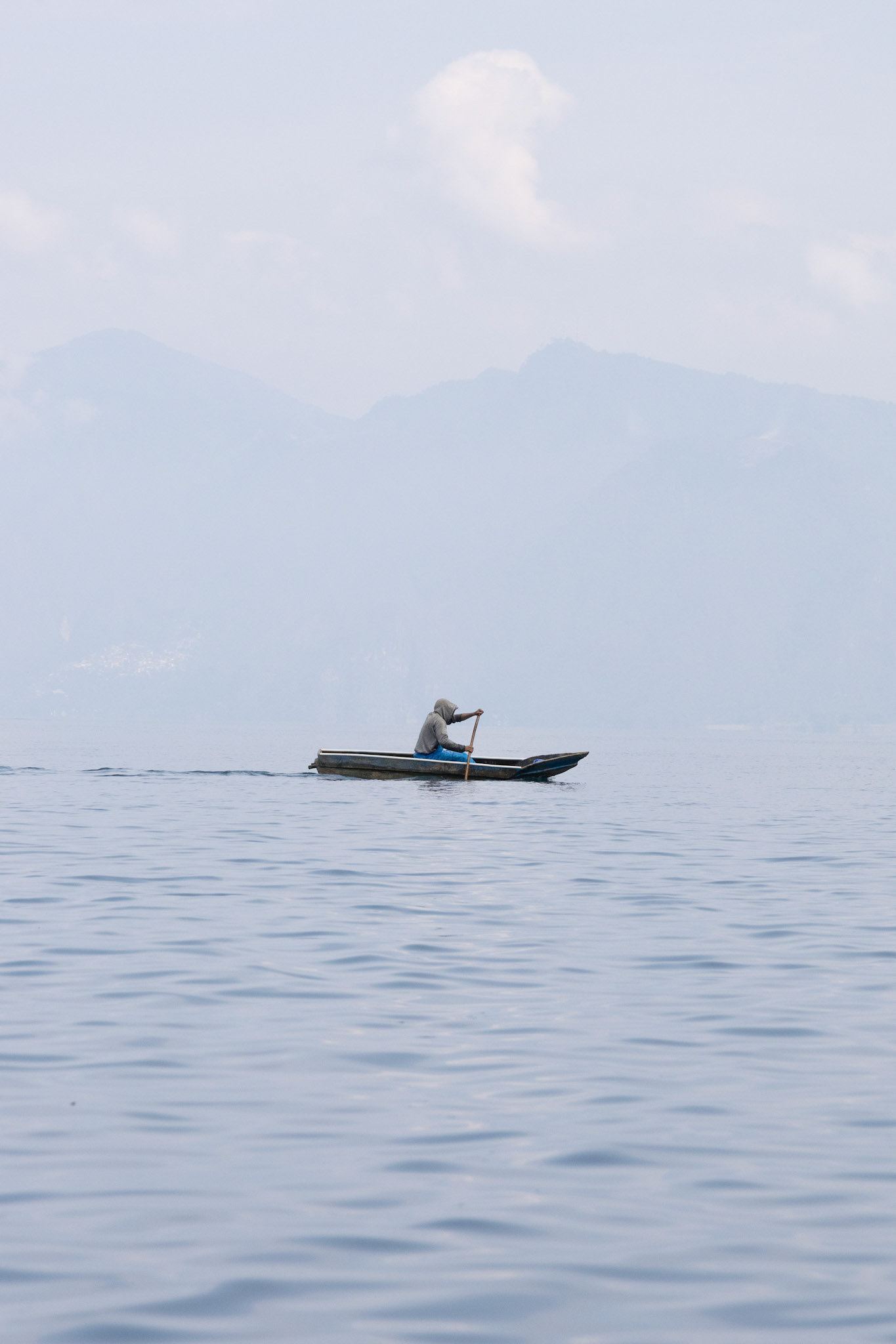 Canoas artesanales en el Lago de Atitlán