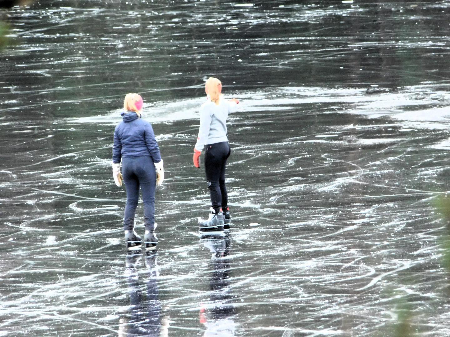 Av og til kan ein skeisa på Fatlandsvatnet.