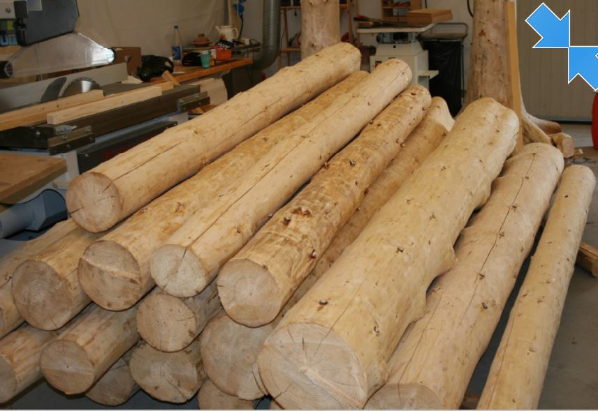 Halvfabrikata: Rundstokkar til bruk som peilar er det god pris på.