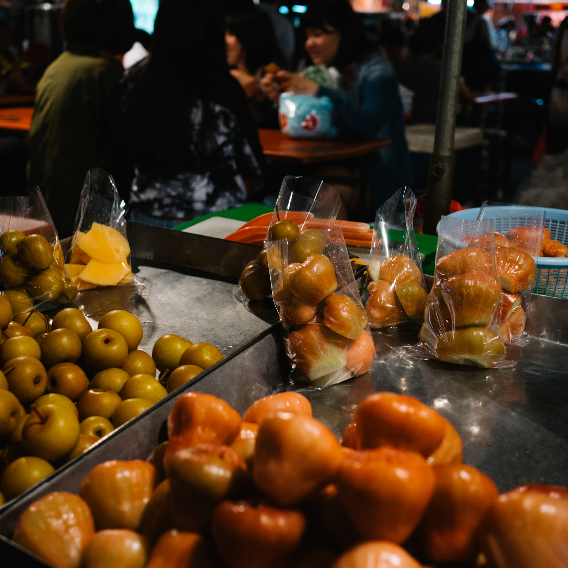 C'est un pays tropical. Ils sont salé, poivrés et épicés.