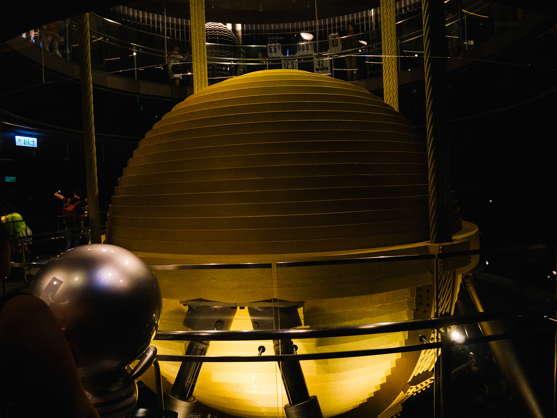 Le pendule anti-séisme et vent