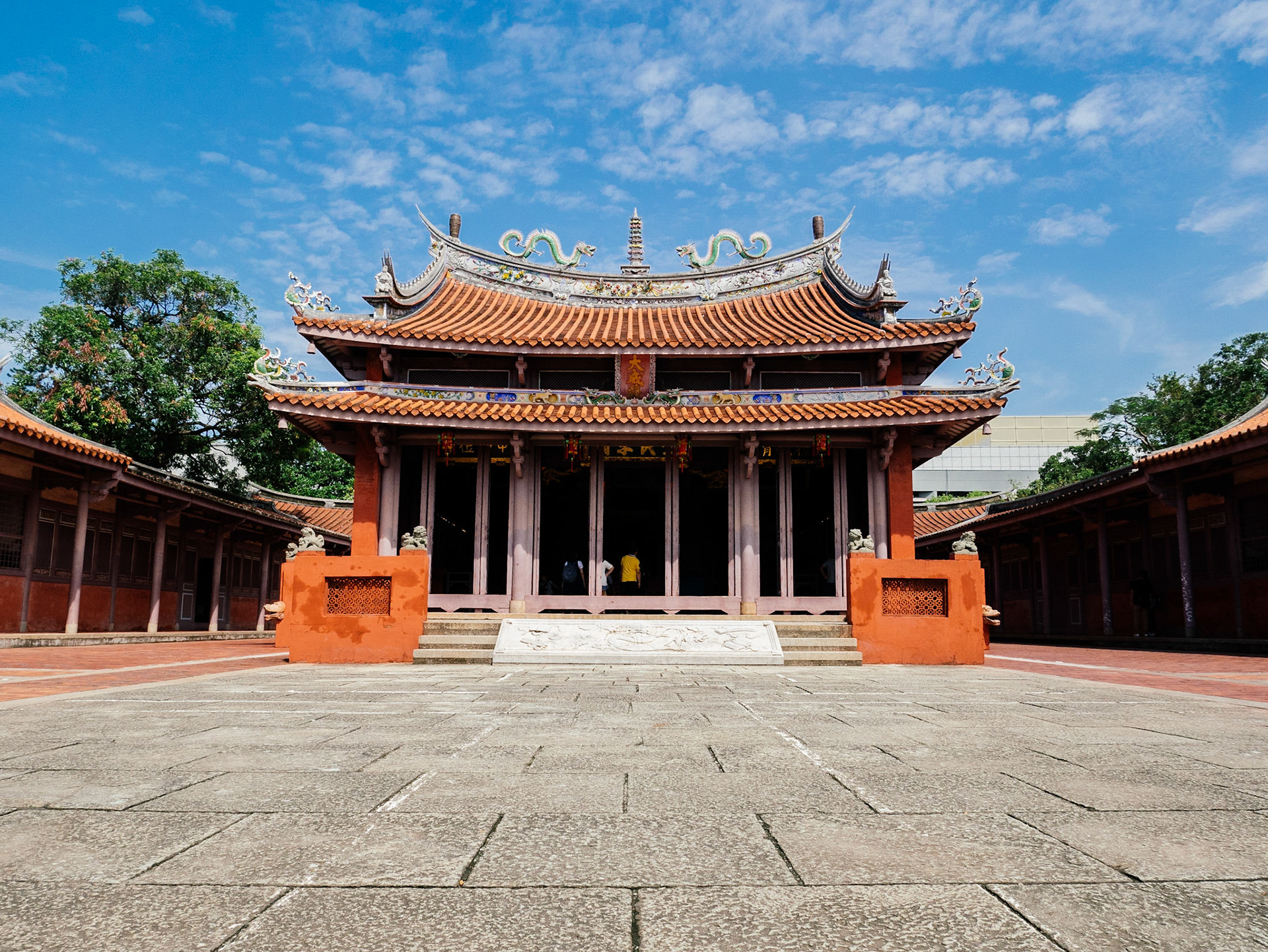 Les temples confuscianistes sont beaucoup plus dépouillés que les boudhistes