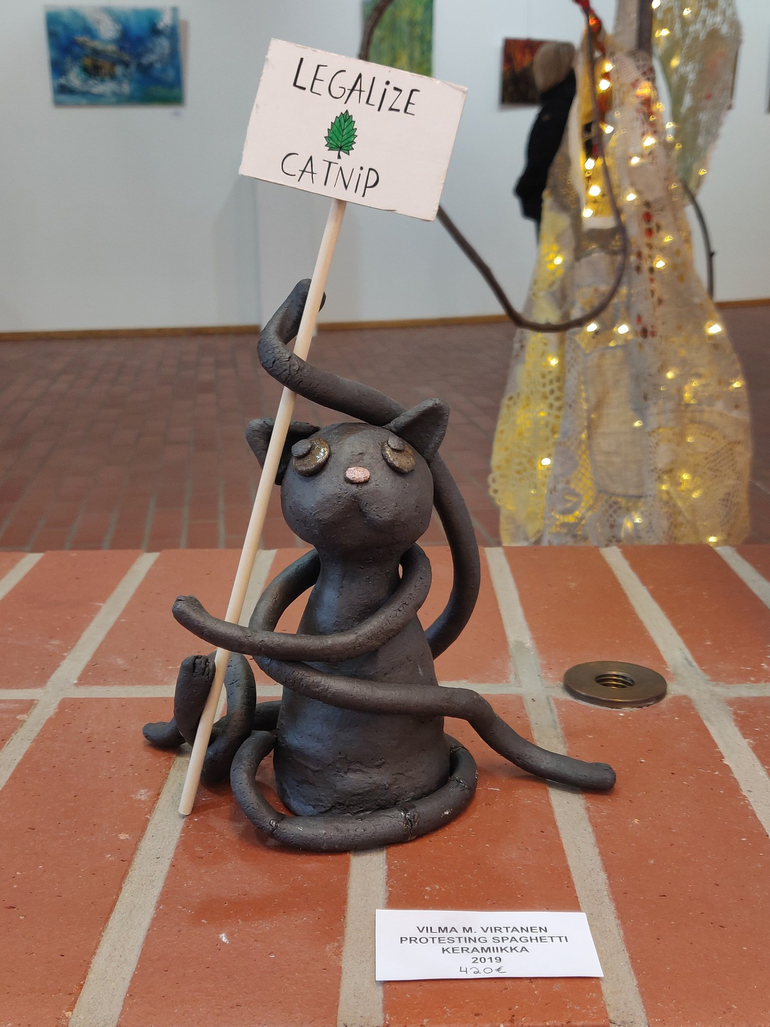 Protestoiva spagetti, keramiikka, 2019