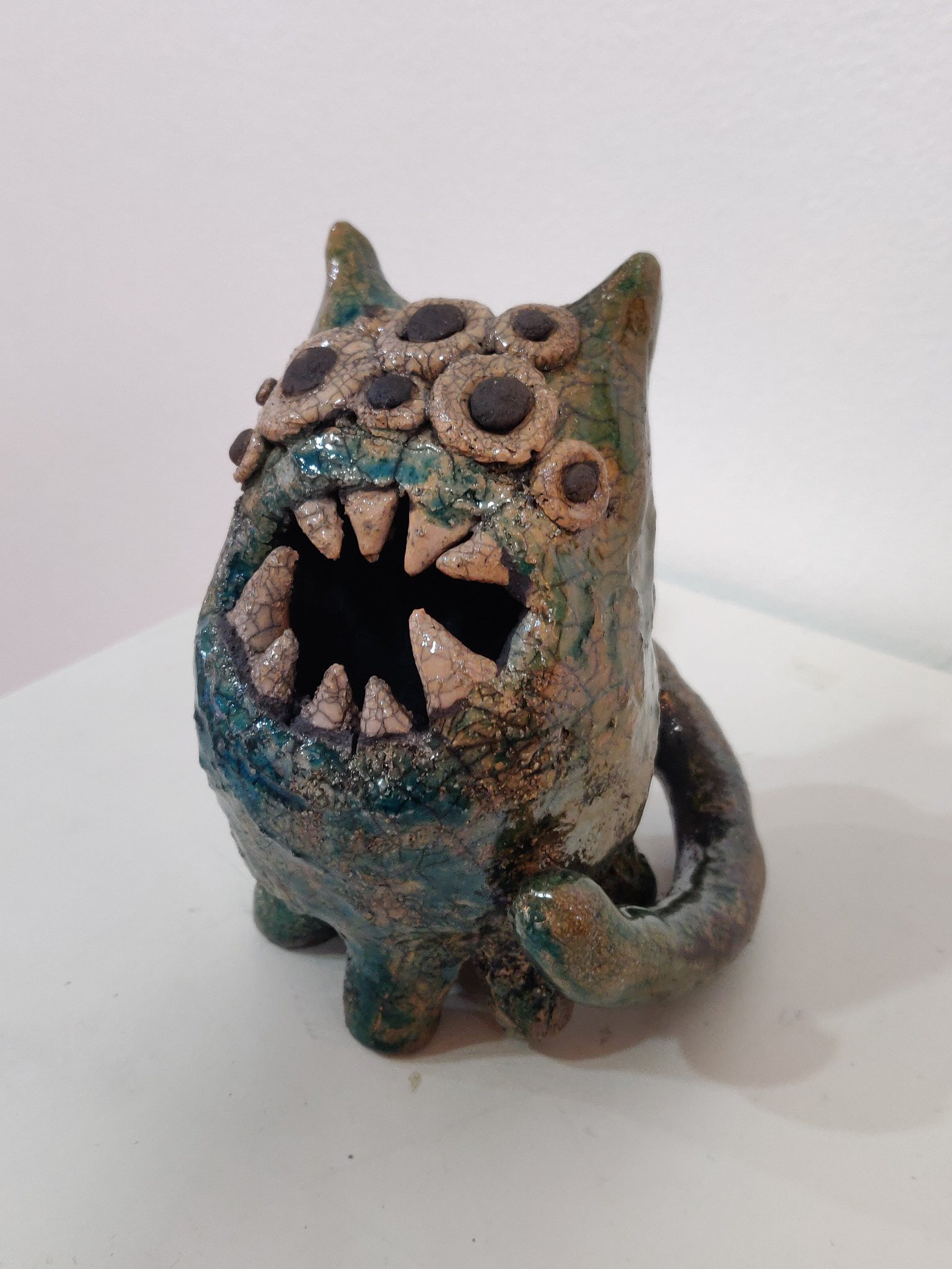 Ugly Boi, keramiikka, 2019, Kuntaseitsikon yhteisnäyttely