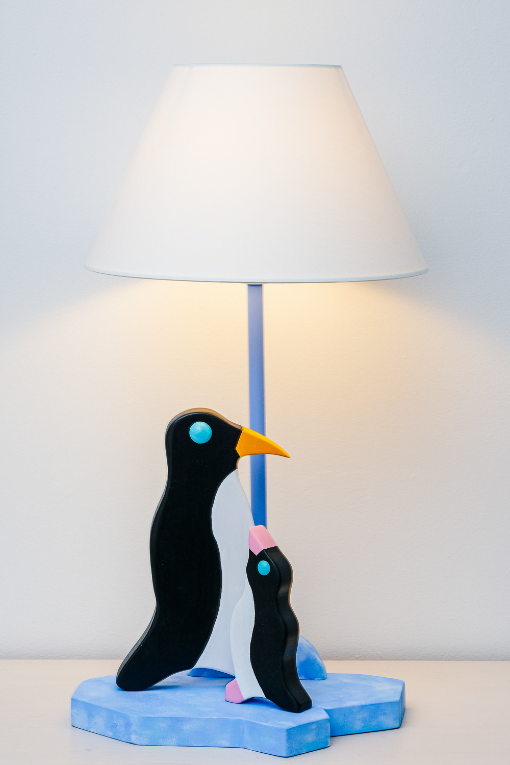 Pinguin lamp - lindenhout & acryl