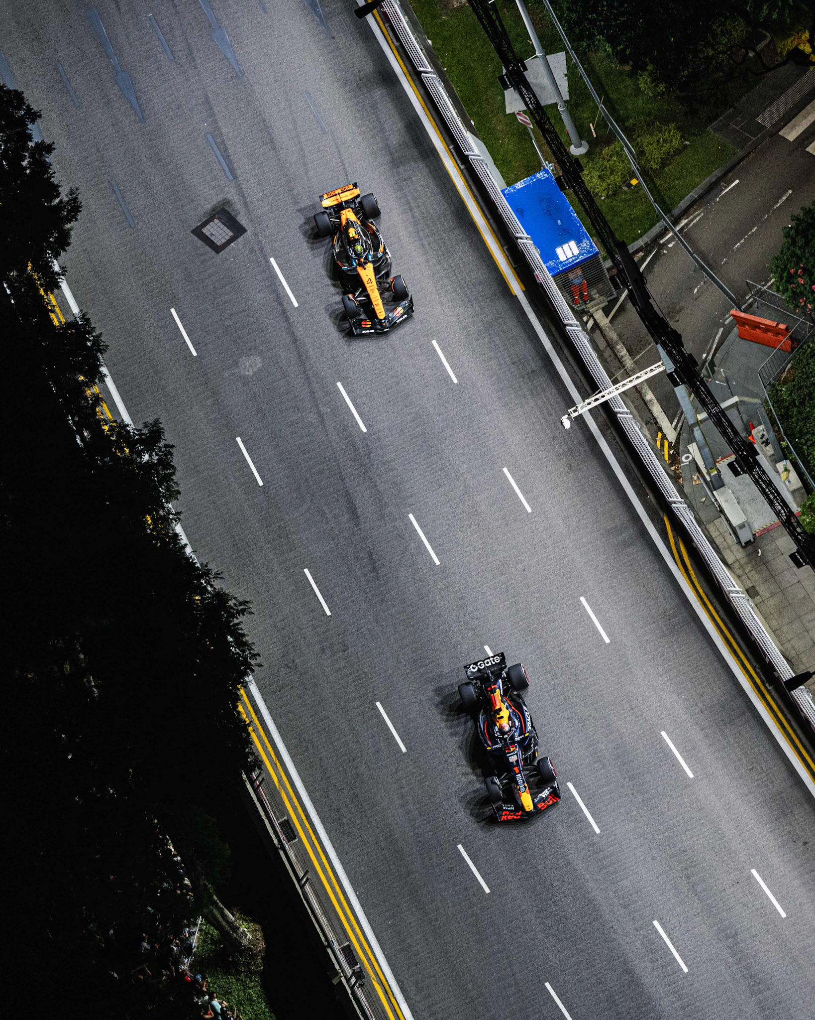 SINGAPORE, Singapore - OCTOBER  05: Drivers go during F1 Grand Prix of Singapore at Marina Bay Street Circuit on October 5, 2025 in Singapore, Singapore, (Photo by Jack Ng/Alamy Live News)