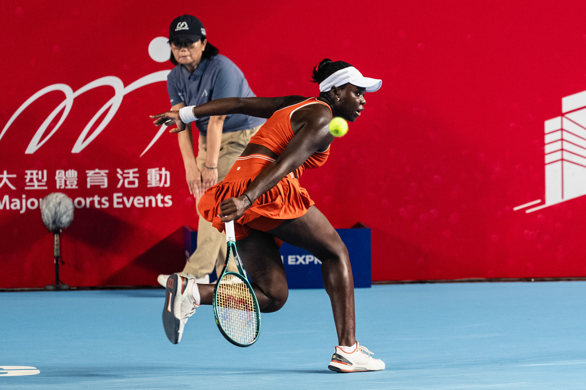 HONG KONG, China - Anna Kalinskaya of Russia play against Victoria Mboko of Canada during WTA 250 - Prudential Hong Kong Tennis Open at Victoria Park Tennis Court on October 31, 2025 in Hong Kong, China, (Photo by Jack Ng/Alamy Live News)
