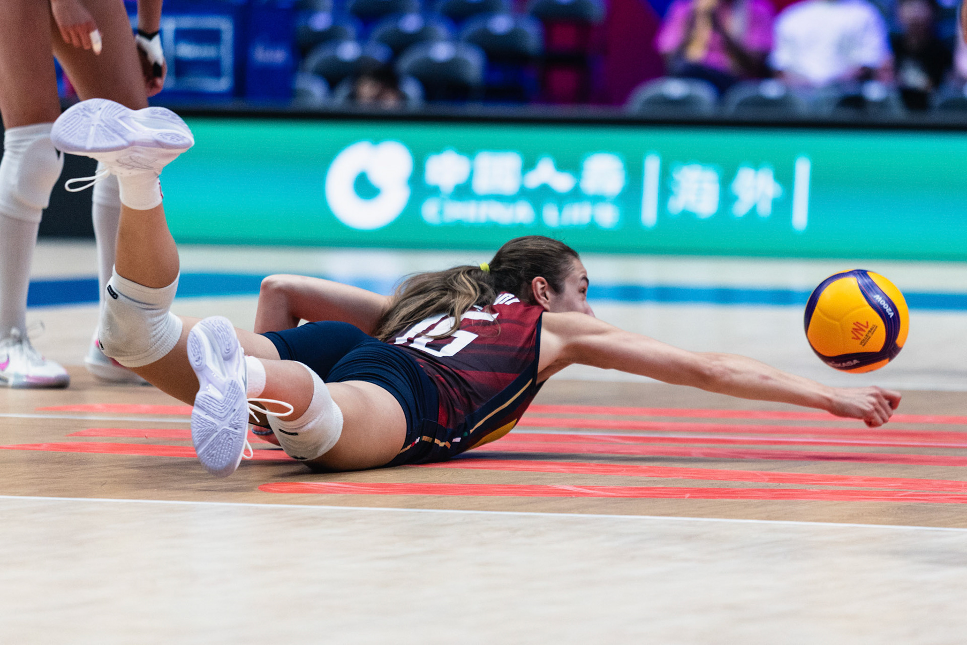 HONG KONG, China - JULY  08: Stella Nervini of Italy dives for a save during Volleyball Nations League Hong Kong 2026 at Kai Tak Arena on July 8, 2026 in Hong Kong, China, (Photo by Jack Ng/Alamy Live News)