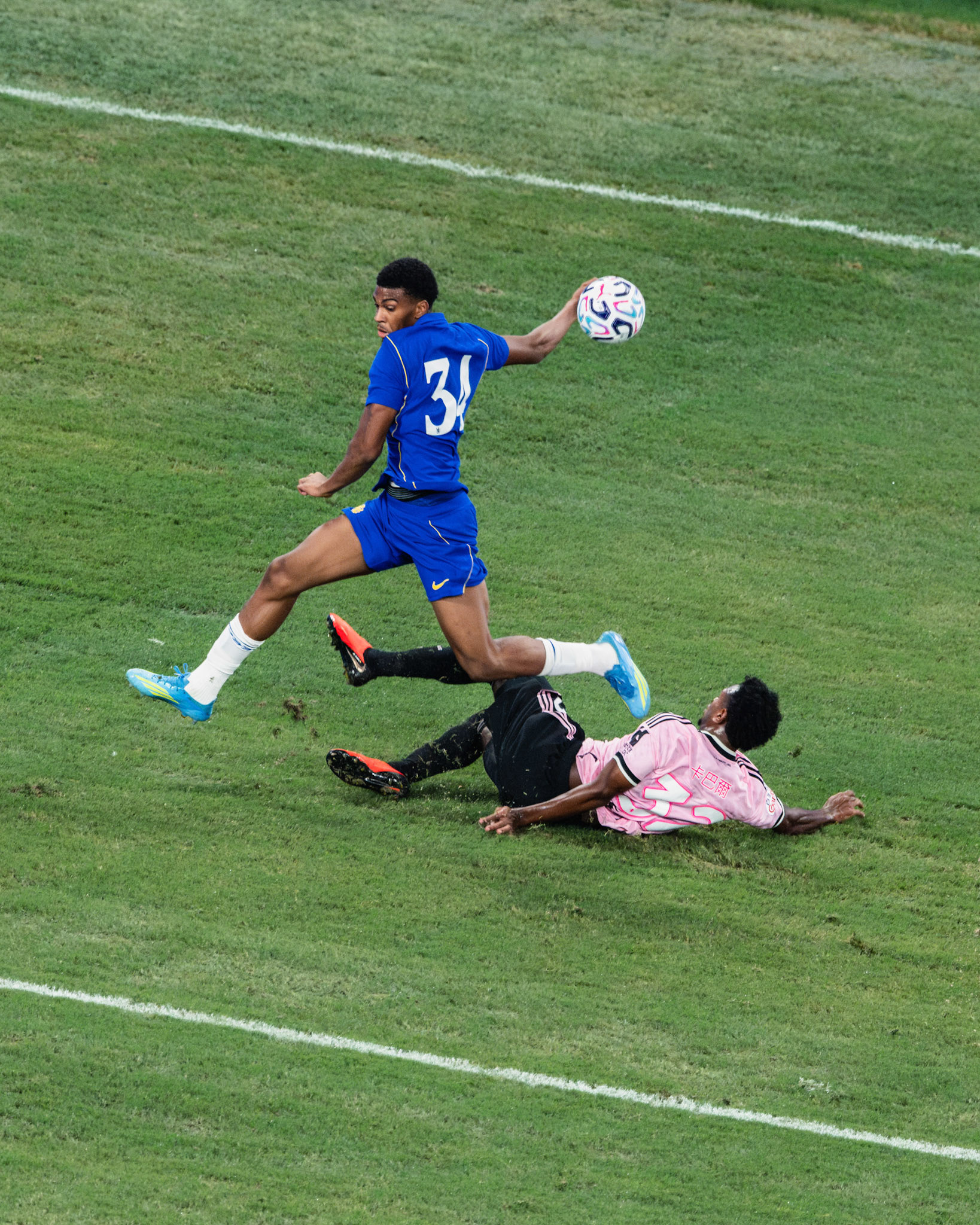 HONG KONG, China - AUGUST  05: Josh Acheampong (No. 34) of Chelsea in action during Hong Kong Football Festival (HKFF) 2026 - Chelsea vs Juventus at Kai Tak Stadium on August 5, 2026 in Hong Kong, China, (Photo by Jack Ng/Alamy Live News)