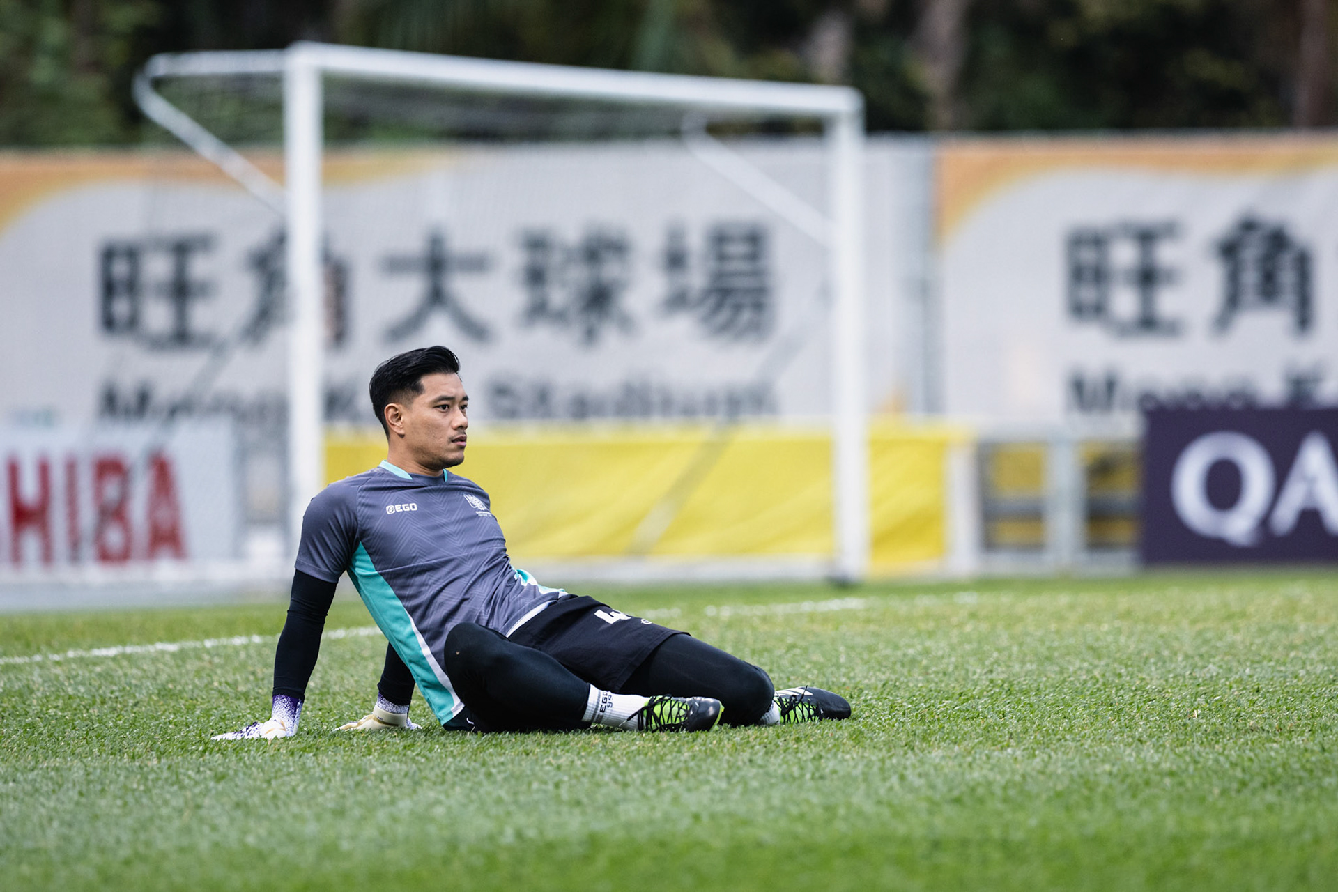Mong Kok Stadium, HONG KONG, China: Goalkeeper warming up during AFC Champions League TWO - Eastern FC vs Ratchaburi FC official training at Mong Kok Stadium on November 4, 2025 in Hong Kong, China, (Photo by Jack Ng/Alamy Live News)