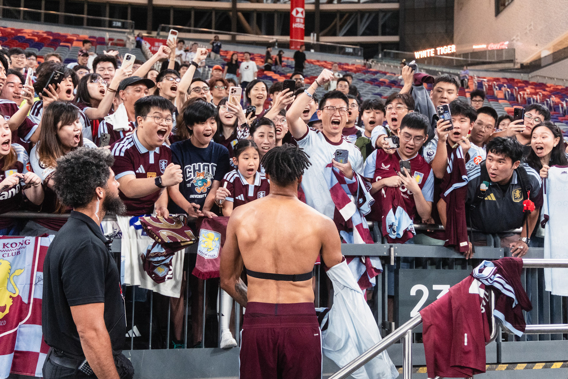 HONG KONG, China - AUGUST 07: Tyrone Mings (No. 5) of Aston Villa greets the fans of Aston Villa during 2026 Audi Football Summit - Bayern Munich vs Aston Villa at Kai Tak Stadium on August 7, 2026 in Hong Kong, China, (Photo by Jack Ng/Alamy Live News)