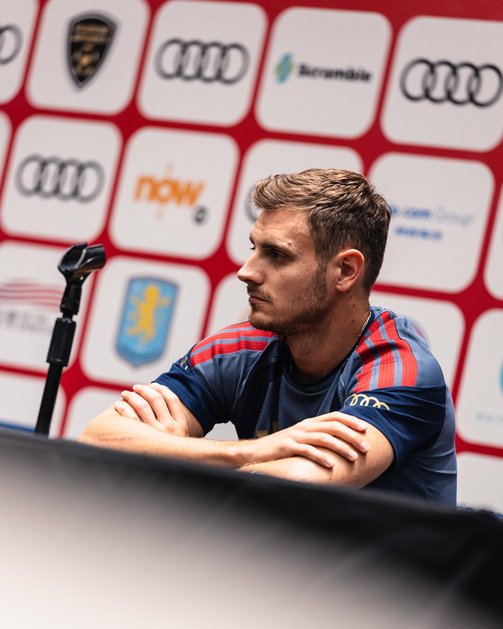 HONG KONG, China - AUGUST  06: Vincent Kompany, head coach of Bayern Munich and Josip Stanisic (No. 44) of Bayern Munich during 2026 Audi Football Summit - Bayern Munich Pre-match Press Conference at Kai Tak Stadium on August 6, 2026 in Hong Kong, China, (Photo by Jack Ng/Alamy Live News)