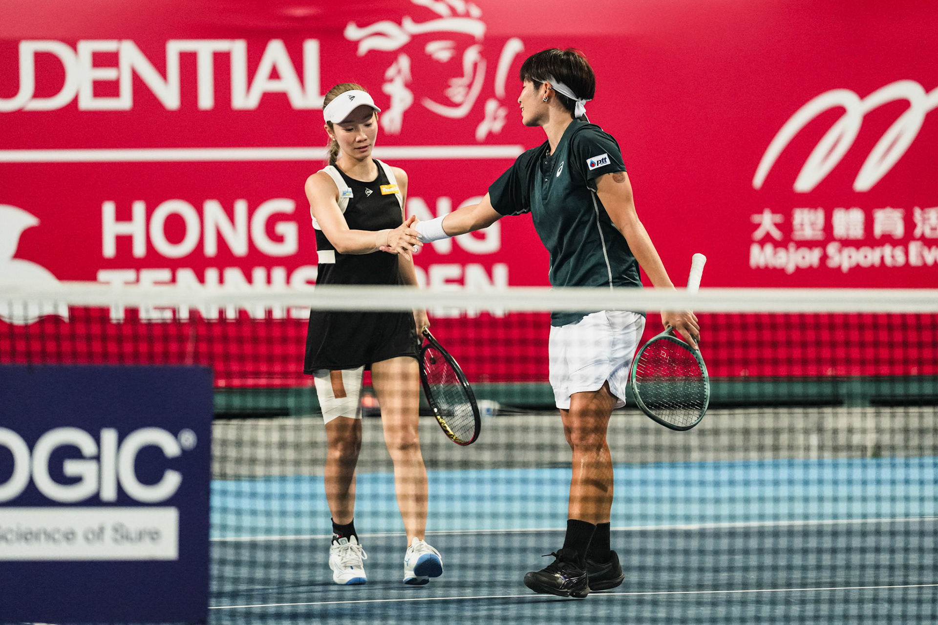 HONG KONG, China - T. Gibson and M. Inglis vs M. Kobori and P. Plipuech during WTA 250 - Prudential Hong Kong Tennis Open at Victoria Park Tennis Court on October 30, 2025 in Hong Kong, China, (Photo by Jack Ng/Alamy Live News)