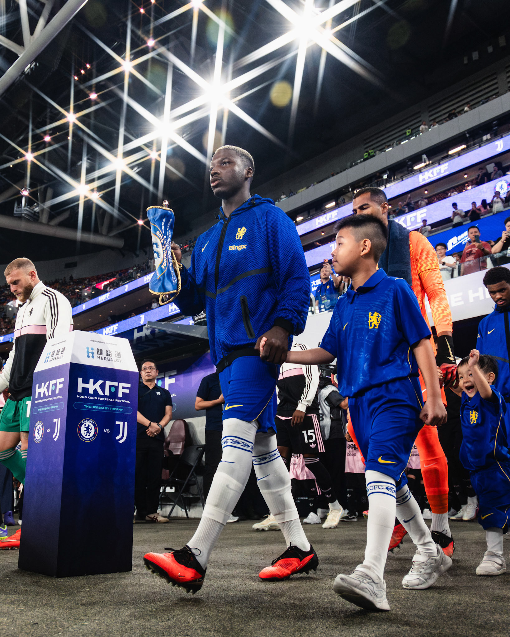 HONG KONG, China - AUGUST  05: Moises Caicedo (No. 25) of Chelsea leads the team to march in during Hong Kong Football Festival (HKFF) 2026 - Chelsea vs Juventus at Kai Tak Stadium on August 5, 2026 in Hong Kong, China, (Photo by Jack Ng/Alamy Live News)