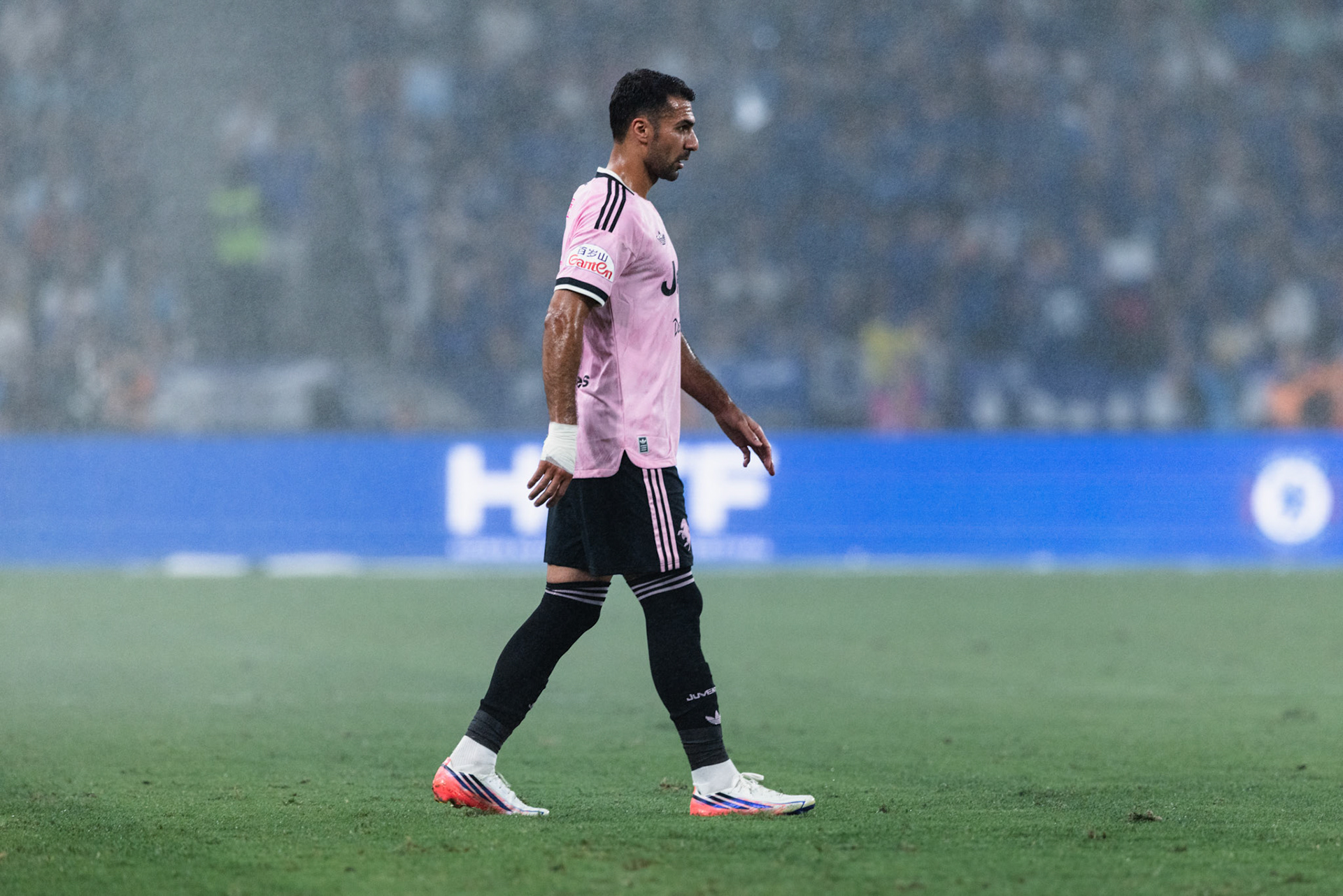HONG KONG, China - AUGUST 05: Zeki Celik of Juventus in action during Hong Kong Football Festival (HKFF) 2026 - Chelsea vs Juventus at Kai Tak Stadium on August 5, 2026 in Hong Kong, China, (Photo by Jack Ng/Alamy Live News)