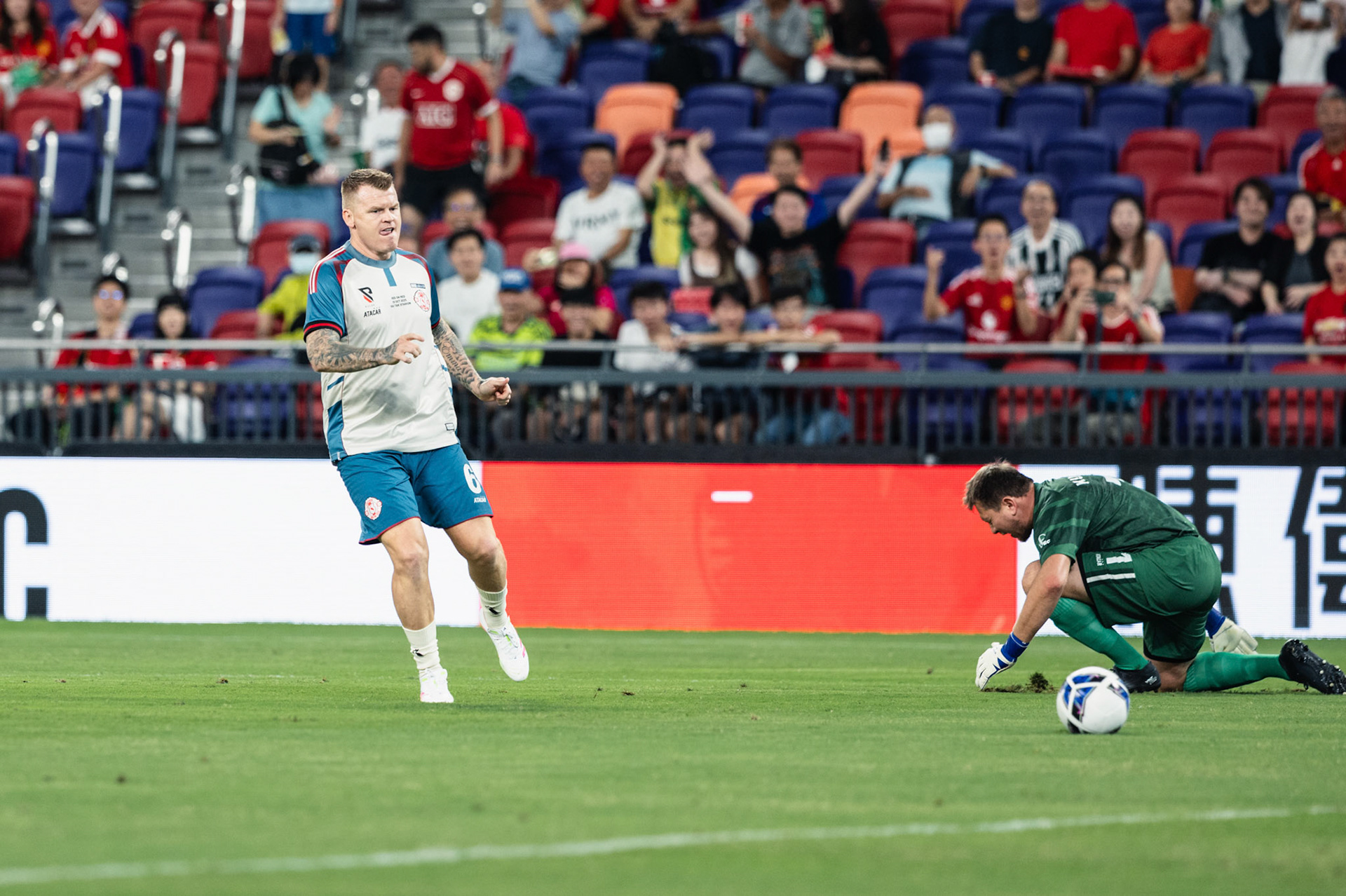 Kai Tak Stadium, HONG KONG, China - OCTOBER 18:  John Riise (6) of Gerrard 11 scores after the mistake by Tomasz Kuszczak (1) of Rio 11 during Red on Red 2025 at Kai Tak Stadium on October 18, 2025 in Hong Kong, China, (Photo by Jack Ng/Jack Ng/Alamy Live News)