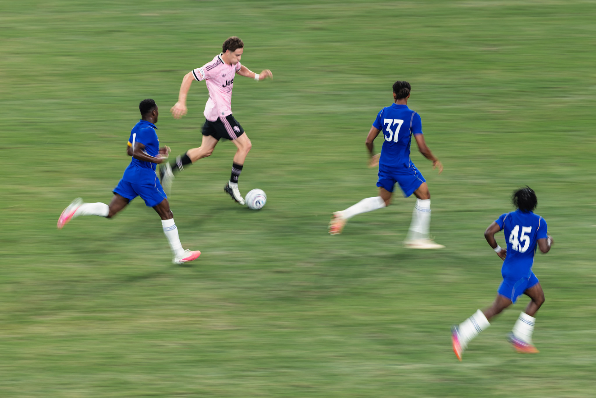 HONG KONG, China - AUGUST 05: Kenan Yildiz (No. 10) of Juventus in action during Hong Kong Football Festival (HKFF) 2026 - Chelsea vs Juventus at Kai Tak Stadium on August 5, 2026 in Hong Kong, China, (Photo by Jack Ng/Alamy Live News)