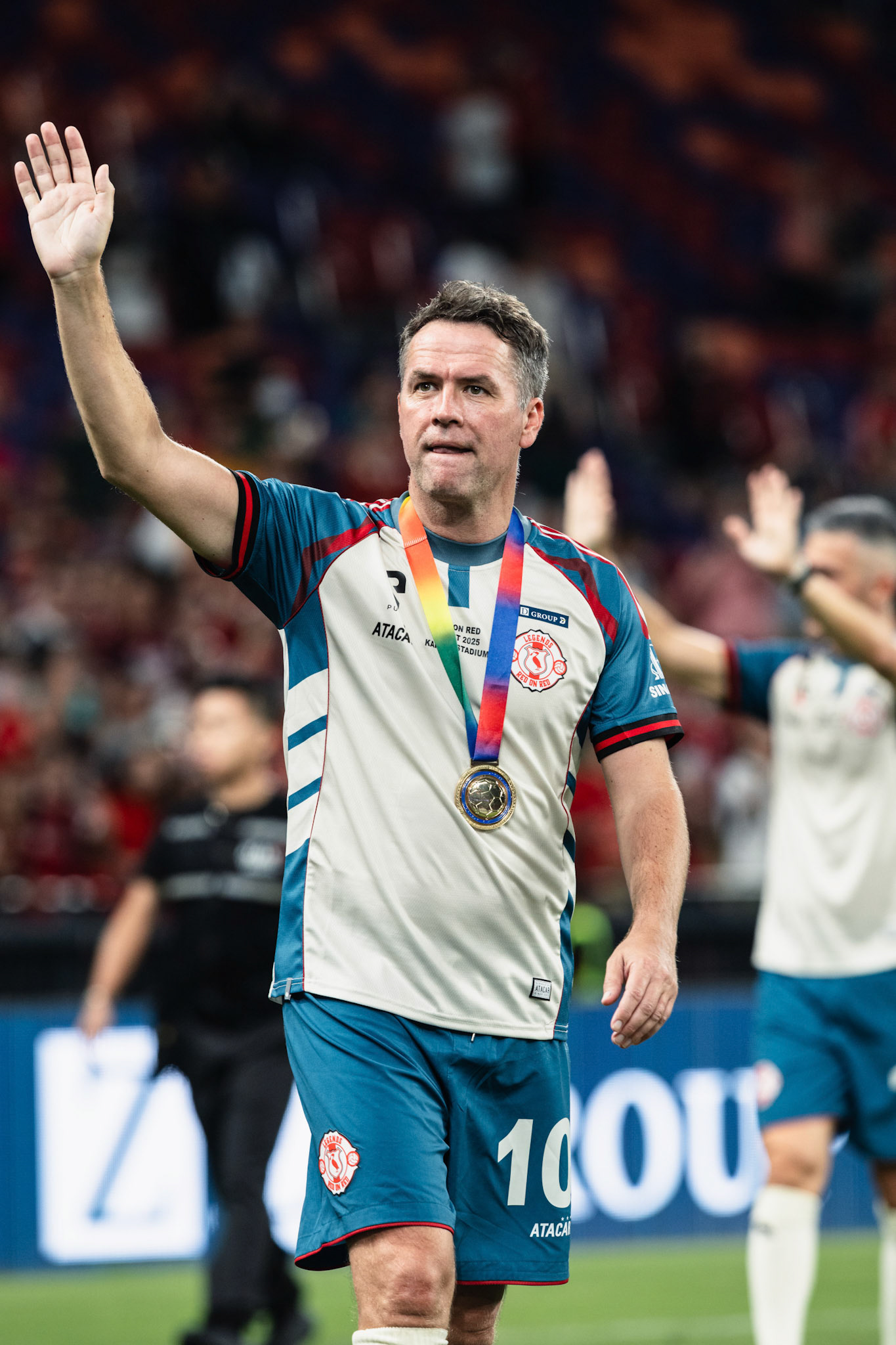Kai Tak Stadium, HONG KONG, China - OCTOBER 18:  Michael Owen (10) of Gerrard 11 applasing to the fans during Red on Red 2025 at Kai Tak Stadium on October 18, 2025 in Hong Kong, China, (Photo by Jack Ng/Jack Ng/Alamy Live News)