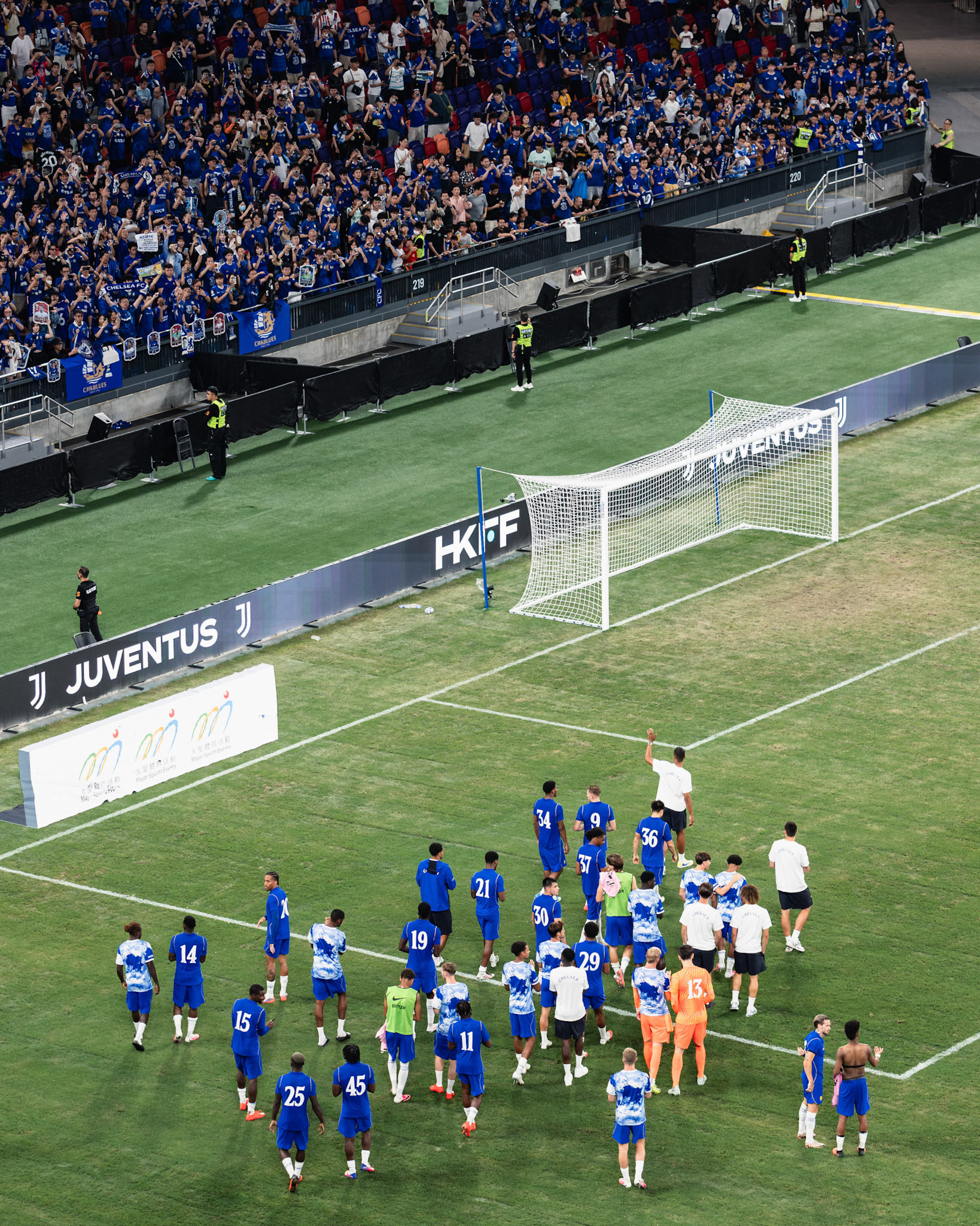 HONG KONG, China - AUGUST  05: Players of Chelsea applause to the fans after the Hong Kong Football Festival (HKFF) 2026 - Chelsea vs Juventus at Kai Tak Stadium on August 5, 2026 in Hong Kong, China, (Photo by Jack Ng/Alamy Live News)