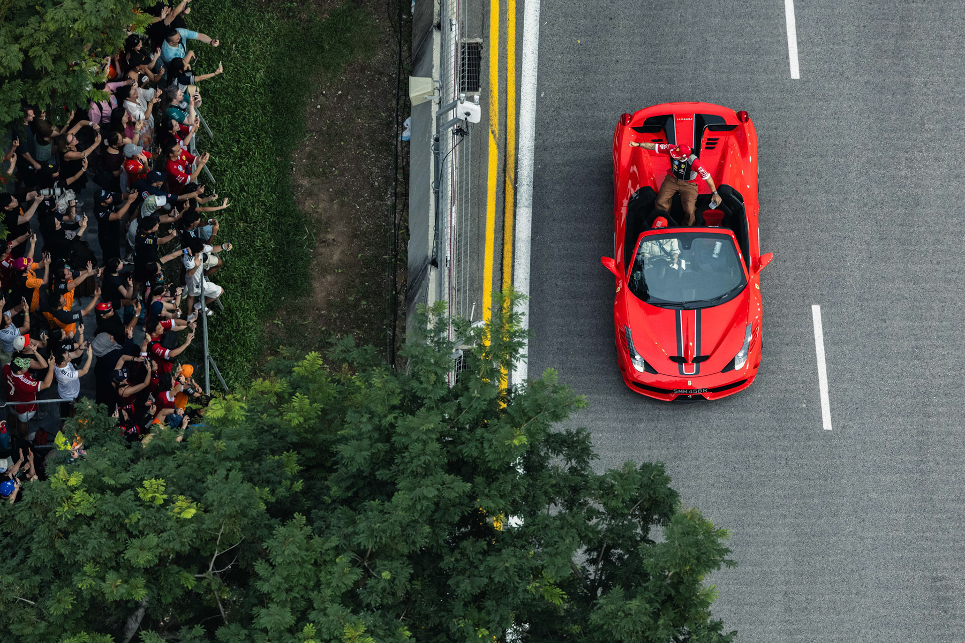 SINGAPORE, Singapore - OCTOBER  05:  Formula One drivers parade during F1 Grand Prix of Singapore at Marina Bay Street Circuit on October 5, 2025 in Singapore, Singapore, (Photo by Jack Ng/Alamy Live News)
