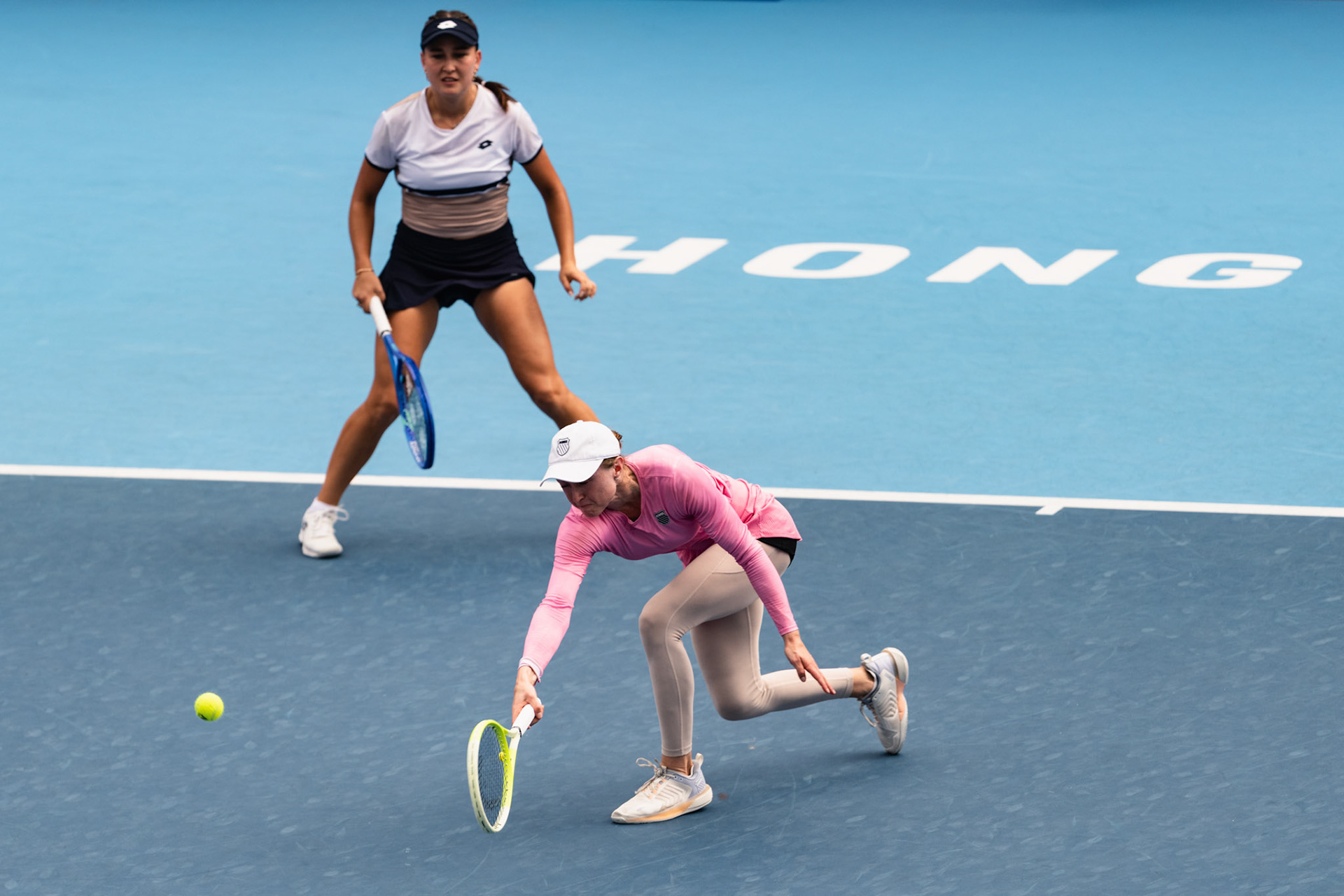 HONG KONG, China - Kamilla RAKHIMOVA and Aliaksandra SASNOVICH of Russia play against Momoko KOBORI of Japan and Peangtarn PLIPUECH of Thailand during WTA 250 - Prudential Hong Kong Tennis Open at Victoria Park Tennis Court on October 31, 2025 in Hong Kong, China, (Photo by Jack Ng/Alamy Live News)