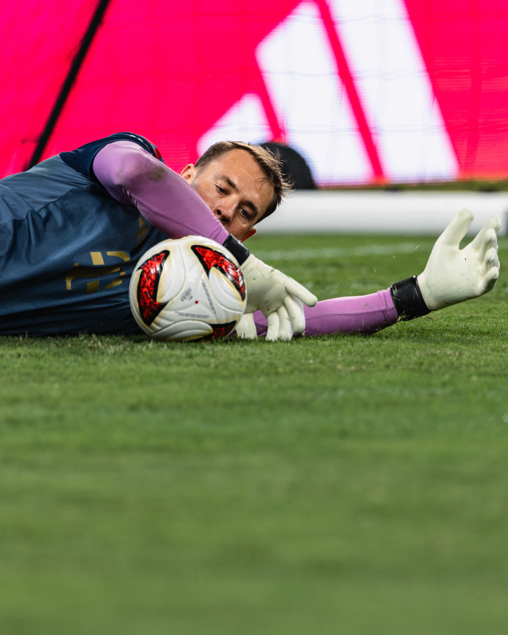 HONG KONG, China - AUGUST  06: Manuel Neuer (No. 1) of Bayern Munich in action during 2026 Audi Football Summit - Bayern Munich Open Training at Kai Tak Stadium on August 6, 2026 in Hong Kong, China, (Photo by Jack Ng/Alamy Live News)