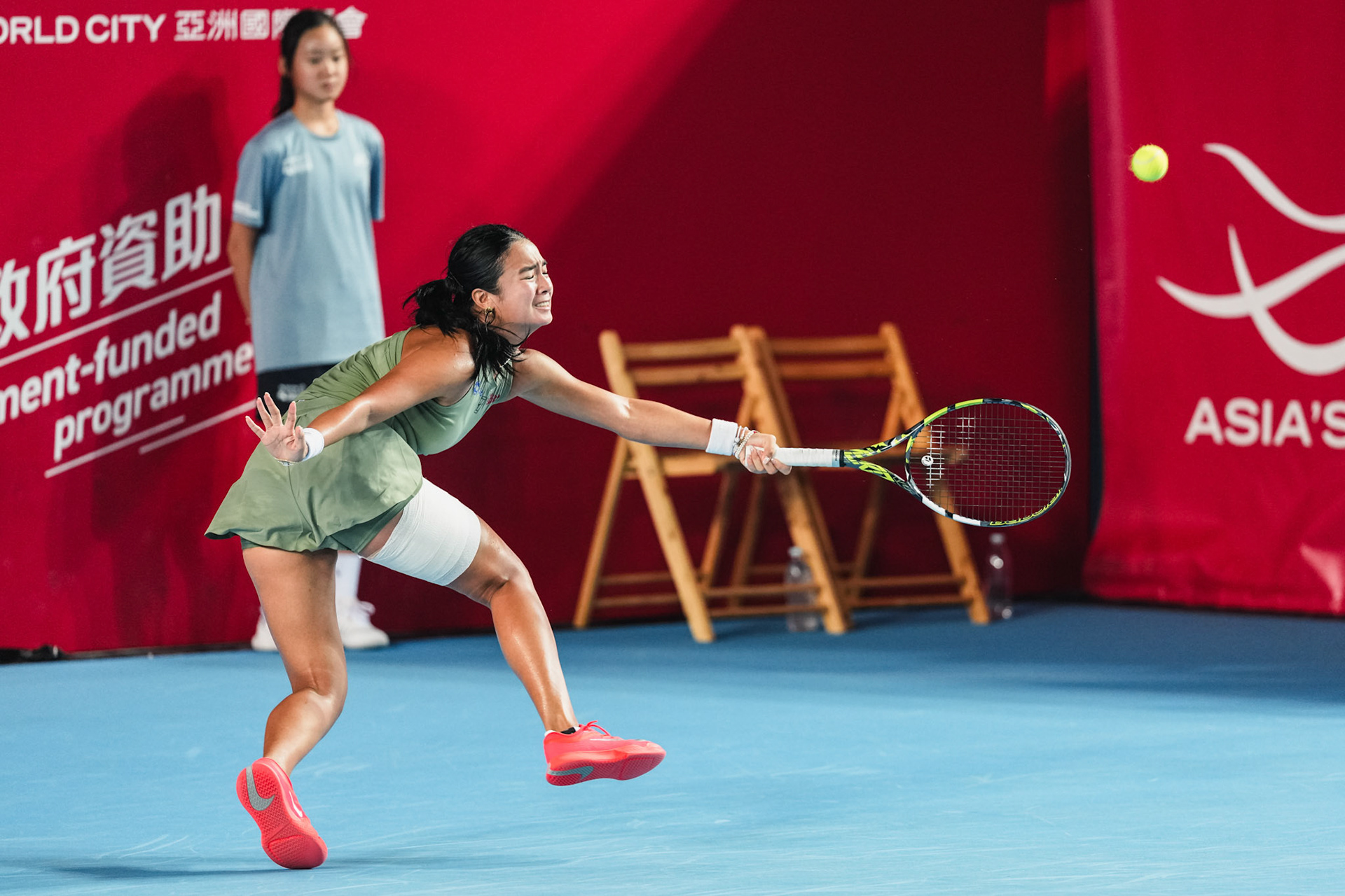 HONG KONG, China - Alexandra Eala of the Philippines vs Victoria Mboko of Canada in action during WTA 250 - Prudential Hong Kong Tennis Open at Victoria Park Tennis Court on October 30, 2025 in Hong Kong, China, (Photo by Jack Ng/Alamy Live News)