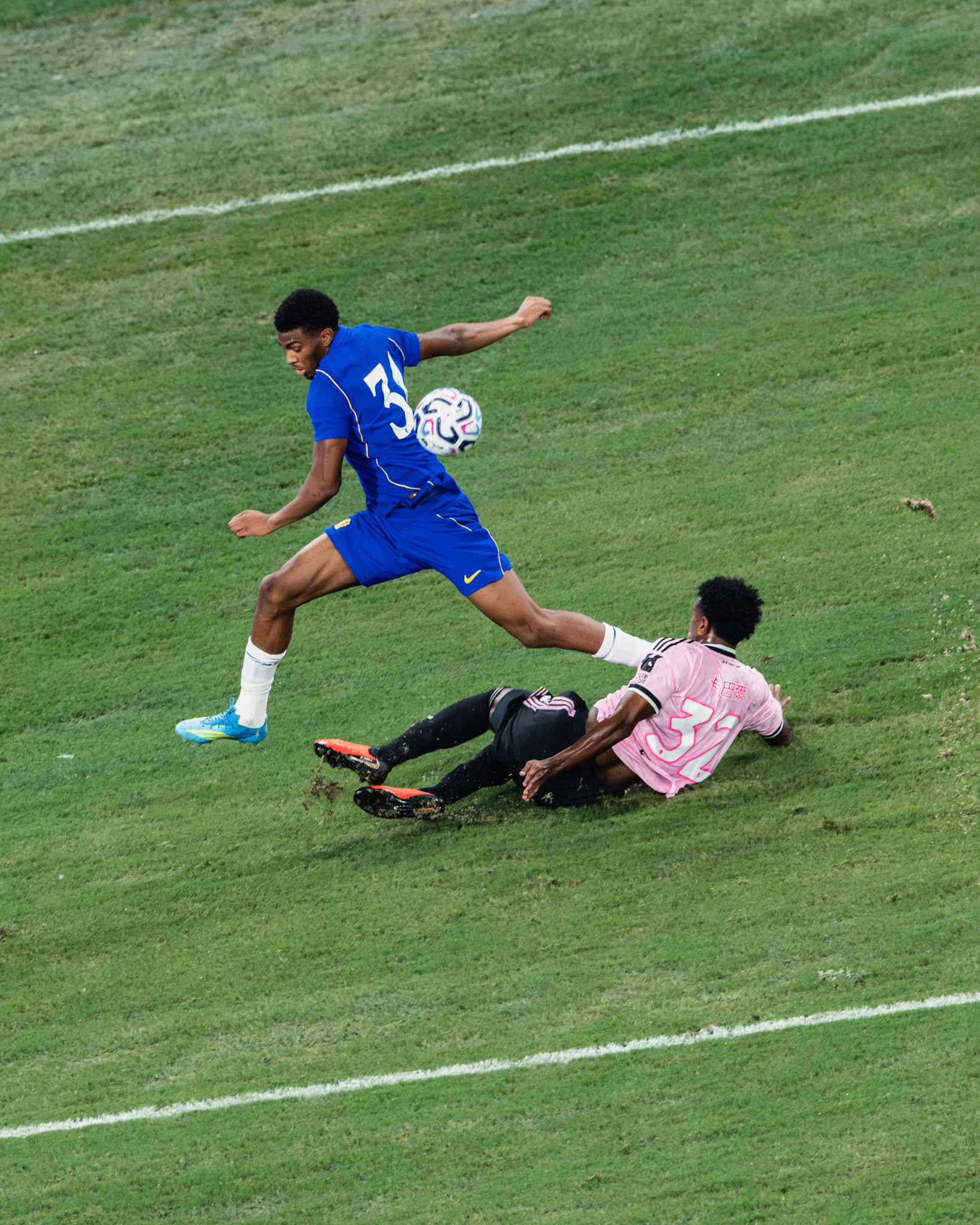 HONG KONG, China - AUGUST  05: Josh Acheampong (No. 34) of Chelsea in action during Hong Kong Football Festival (HKFF) 2026 - Chelsea vs Juventus at Kai Tak Stadium on August 5, 2026 in Hong Kong, China, (Photo by Jack Ng/Alamy Live News)