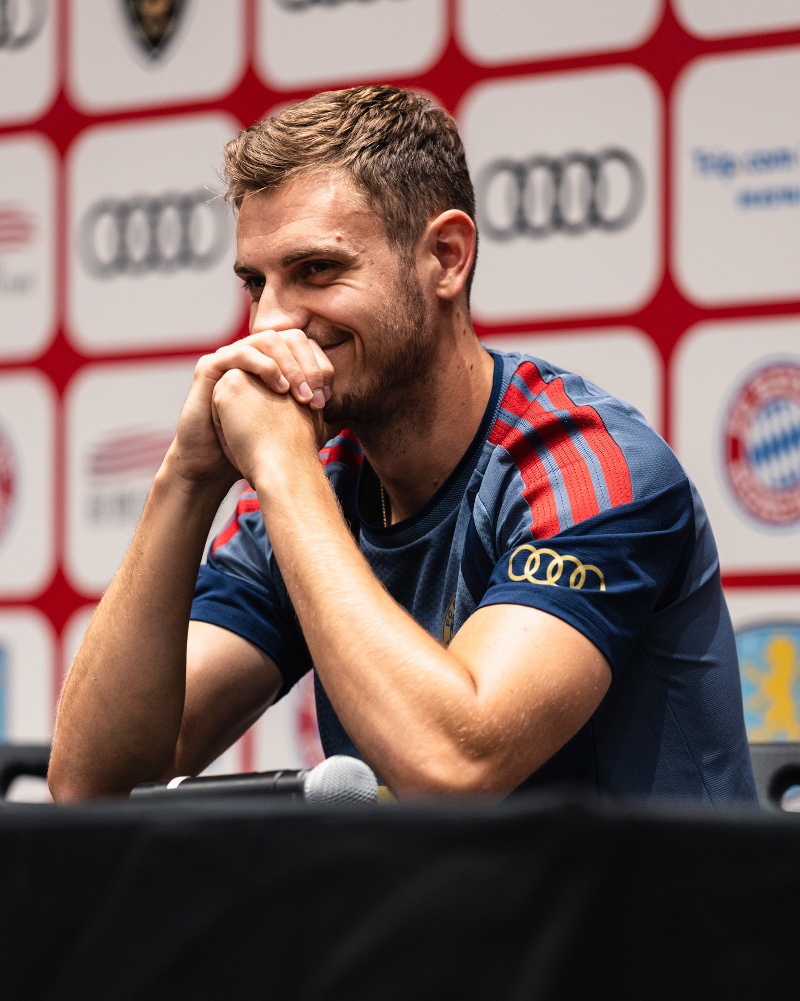 HONG KONG, China - AUGUST  06: Vincent Kompany, head coach of Bayern Munich and Josip Stanisic (No. 44) of Bayern Munich during 2026 Audi Football Summit - Bayern Munich Pre-match Press Conference at Kai Tak Stadium on August 6, 2026 in Hong Kong, China, (Photo by Jack Ng/Alamy Live News)