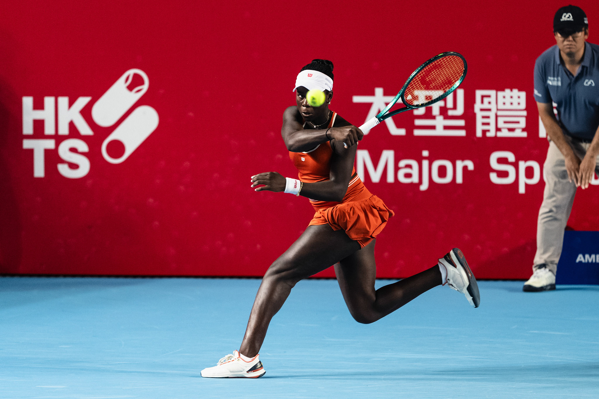 HONG KONG, China - Anna Kalinskaya of Russia play against Victoria Mboko of Canada during WTA 250 - Prudential Hong Kong Tennis Open at Victoria Park Tennis Court on October 31, 2025 in Hong Kong, China, (Photo by Jack Ng/Alamy Live News)