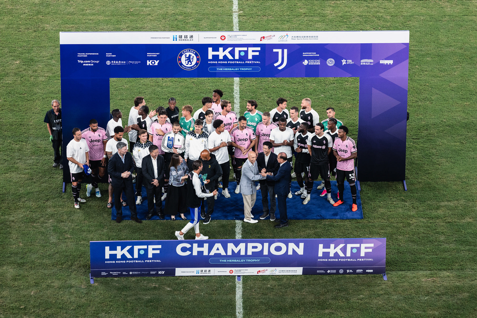 HONG KONG, China - AUGUST 05: Players of Juventus celebrate wiining the Herbalgy Trophy during Hong Kong Football Festival (HKFF) 2026 - Chelsea vs Juventus at Kai Tak Stadium on August 5, 2026 in Hong Kong, China, (Photo by Jack Ng/Alamy Live News)